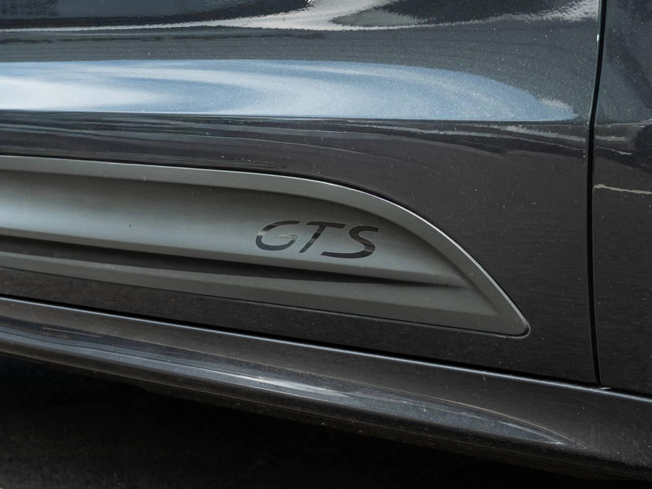 Porsche Macan view 17