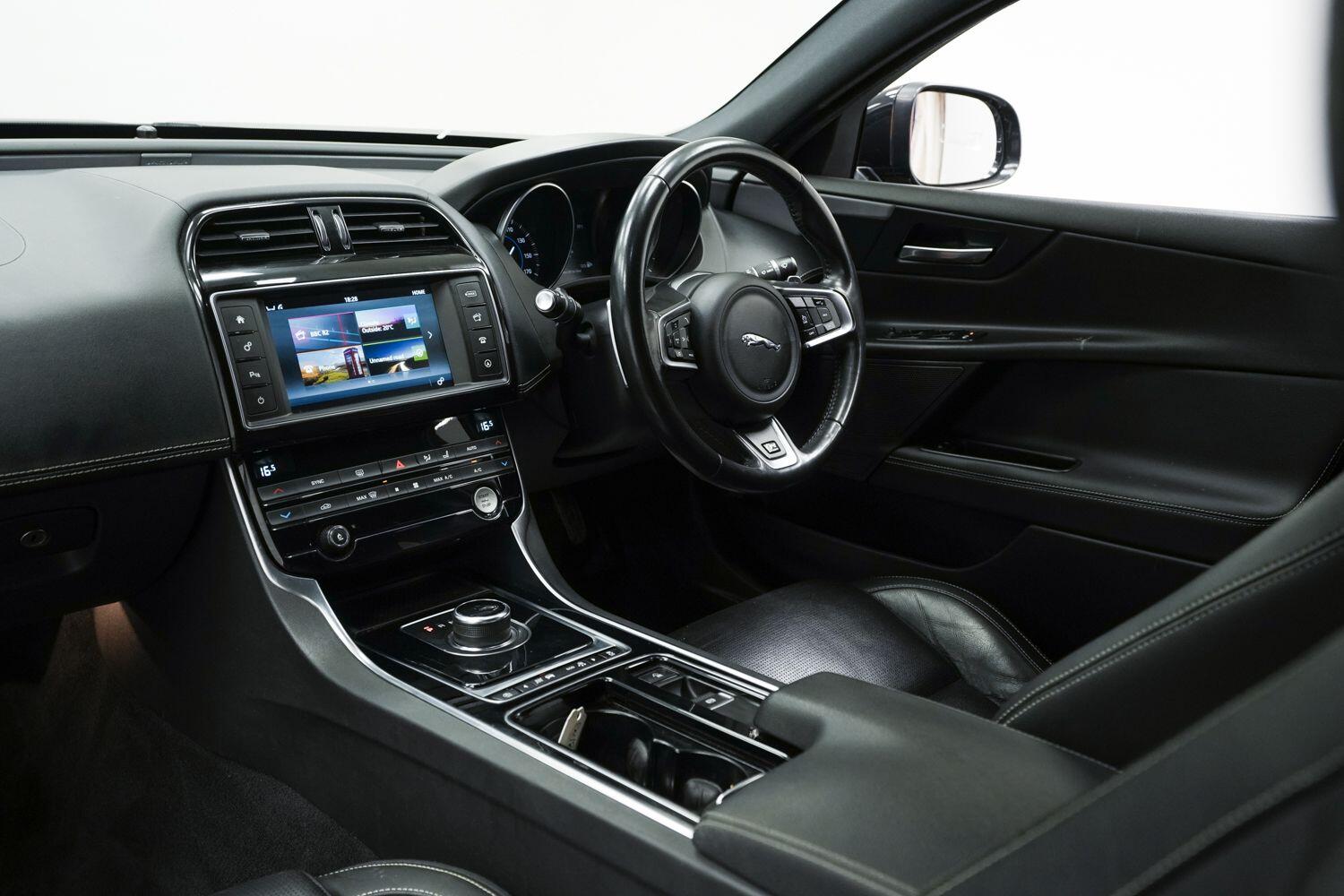 Jaguar Xe view 26