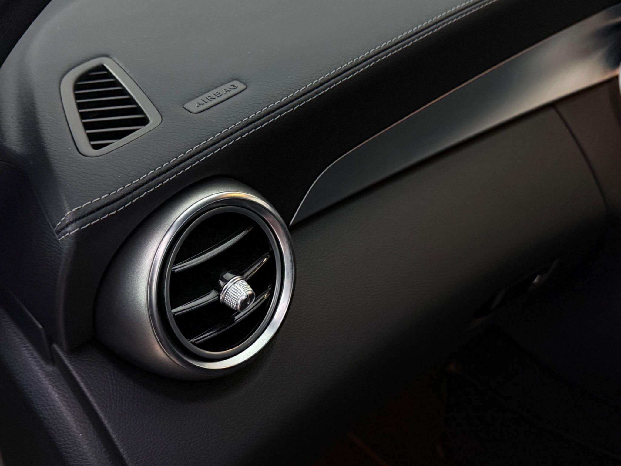 Mercedes-Benz C-Class view 26