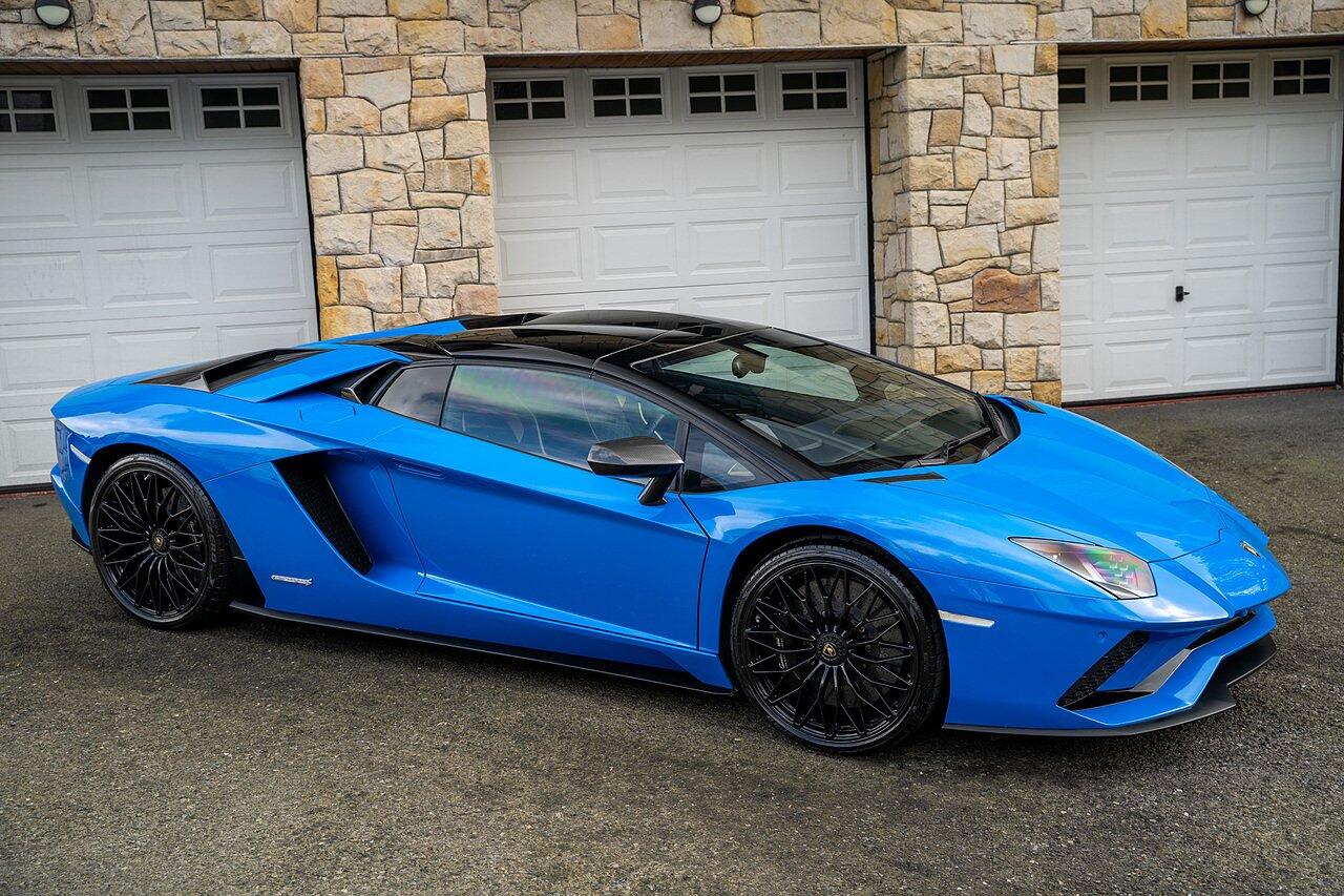 Lamborghini Aventador view 3