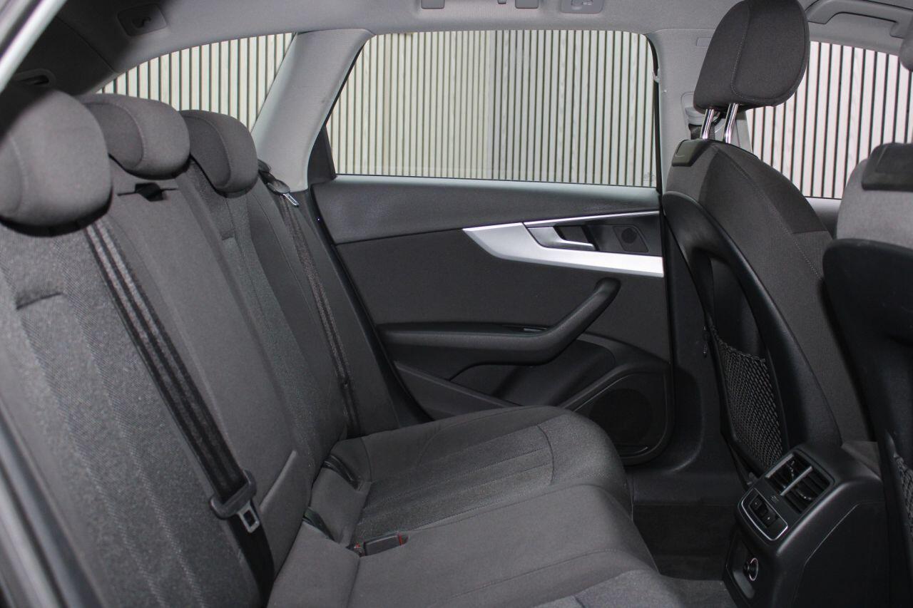 Audi A4 view 28