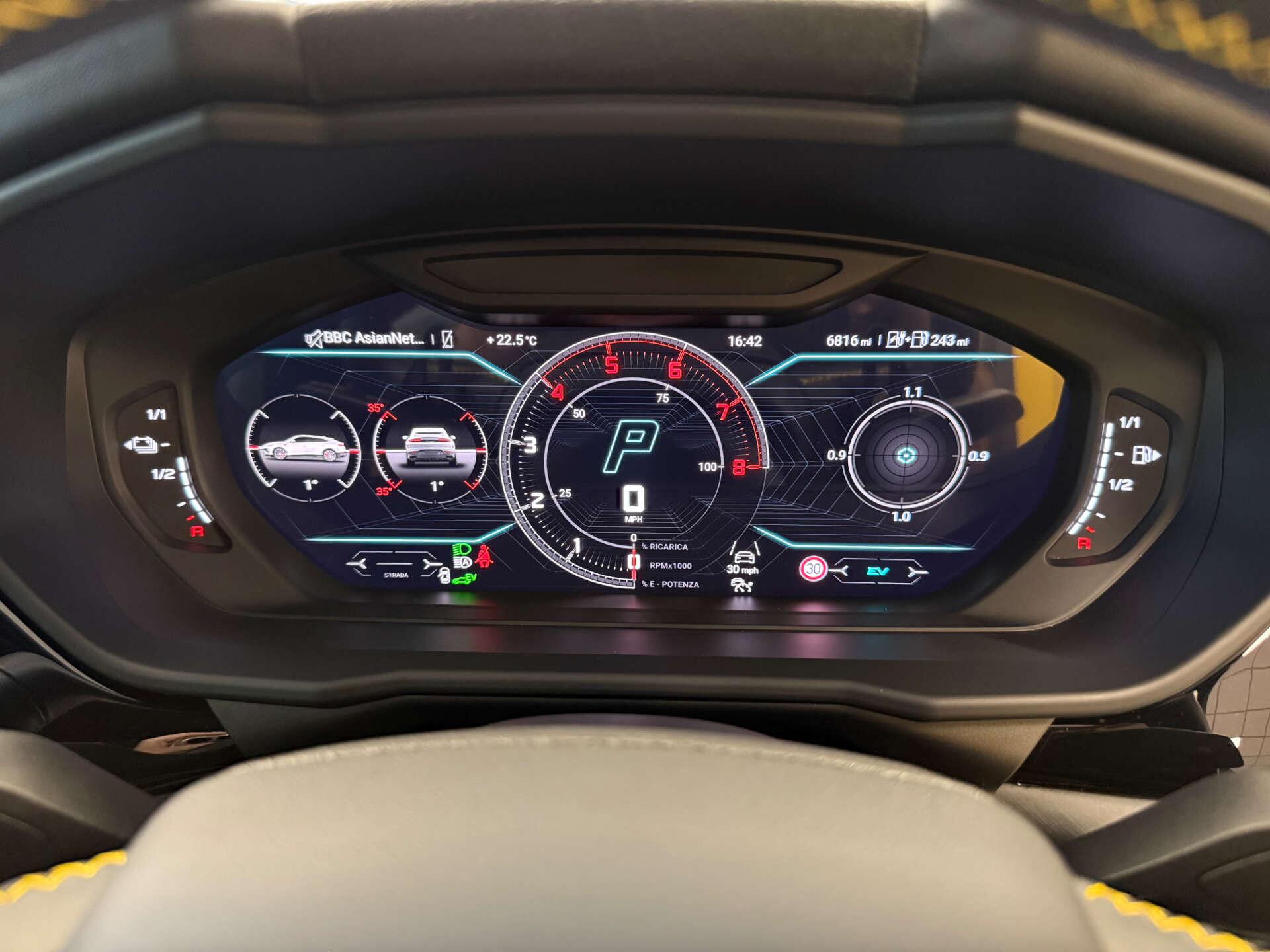 Lamborghini Urus view 14