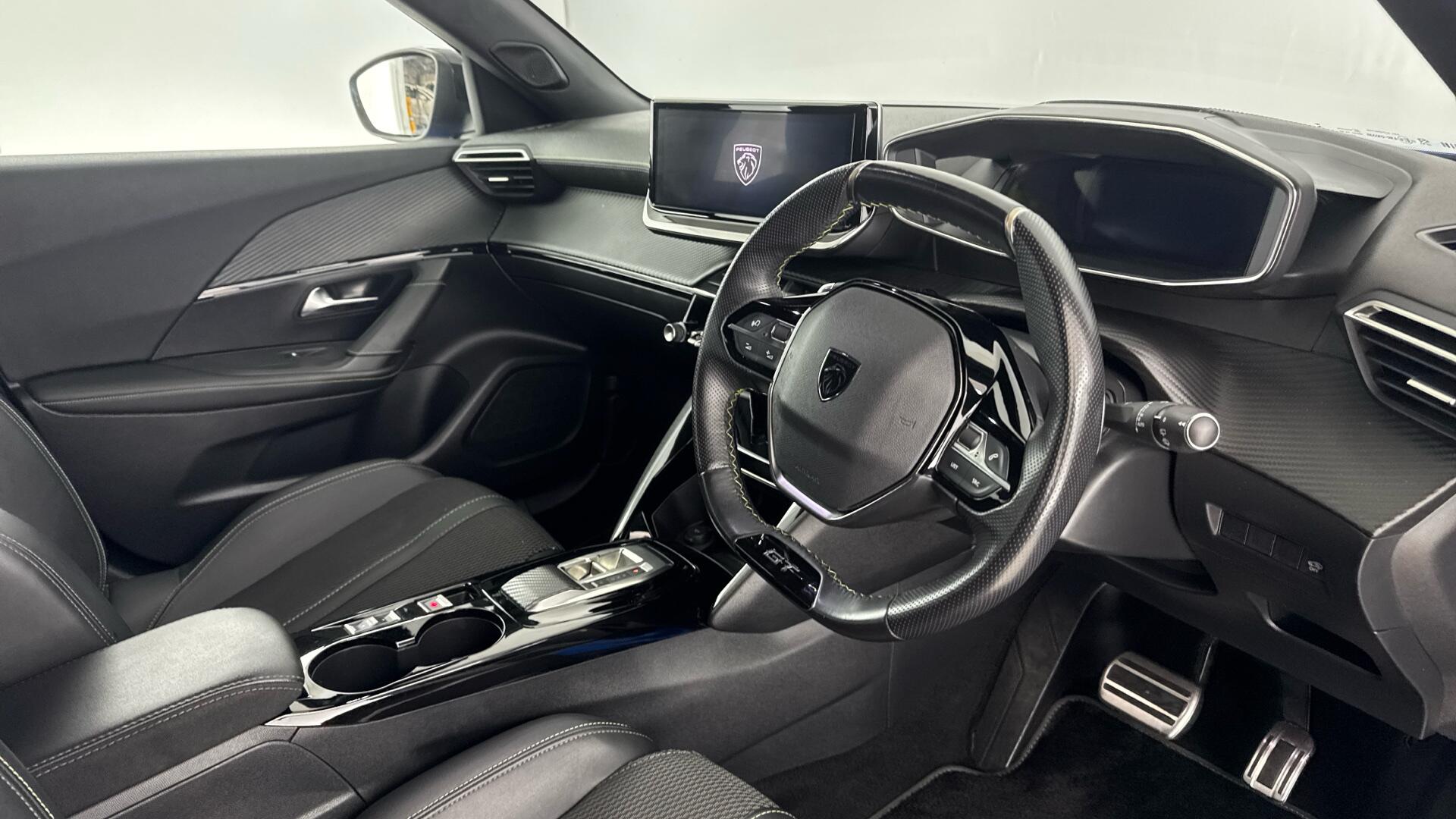 Peugeot 2008 view 9