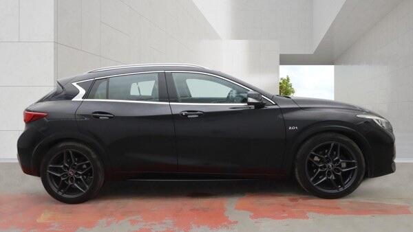 Infiniti Q30 view 9