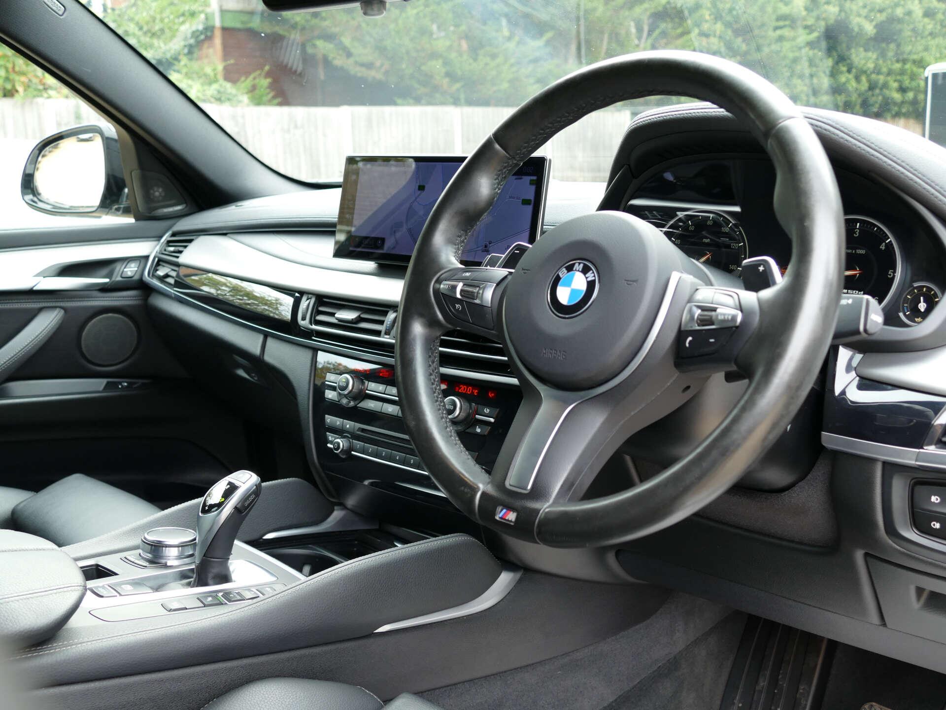 BMW X6 view 21