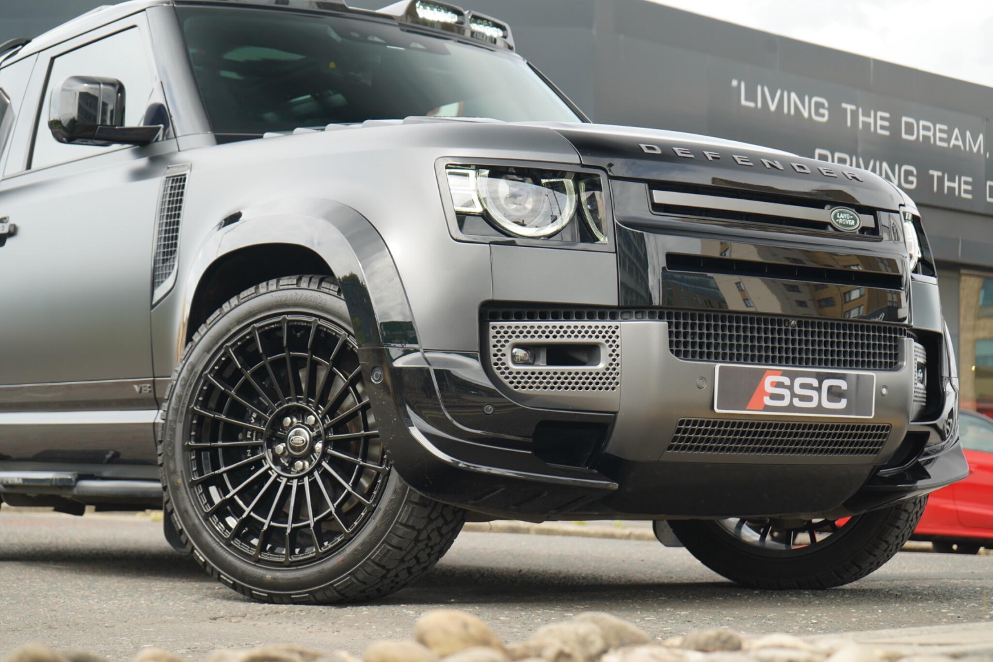 Land Rover Defender 90 view 33