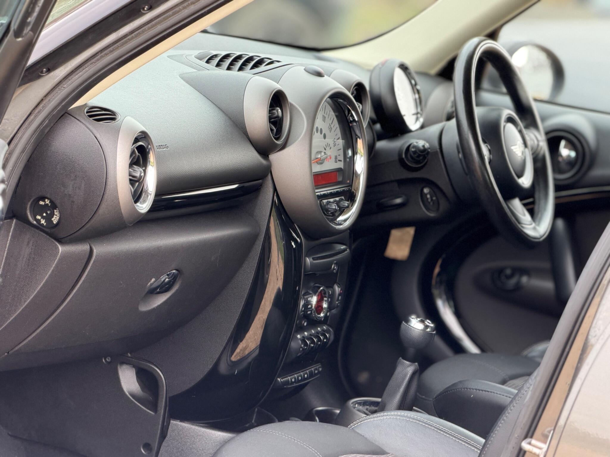 2012 MINI Countryman 1.6 Cooper D ALL4 Euro 5 (s/s) 5dr image 18