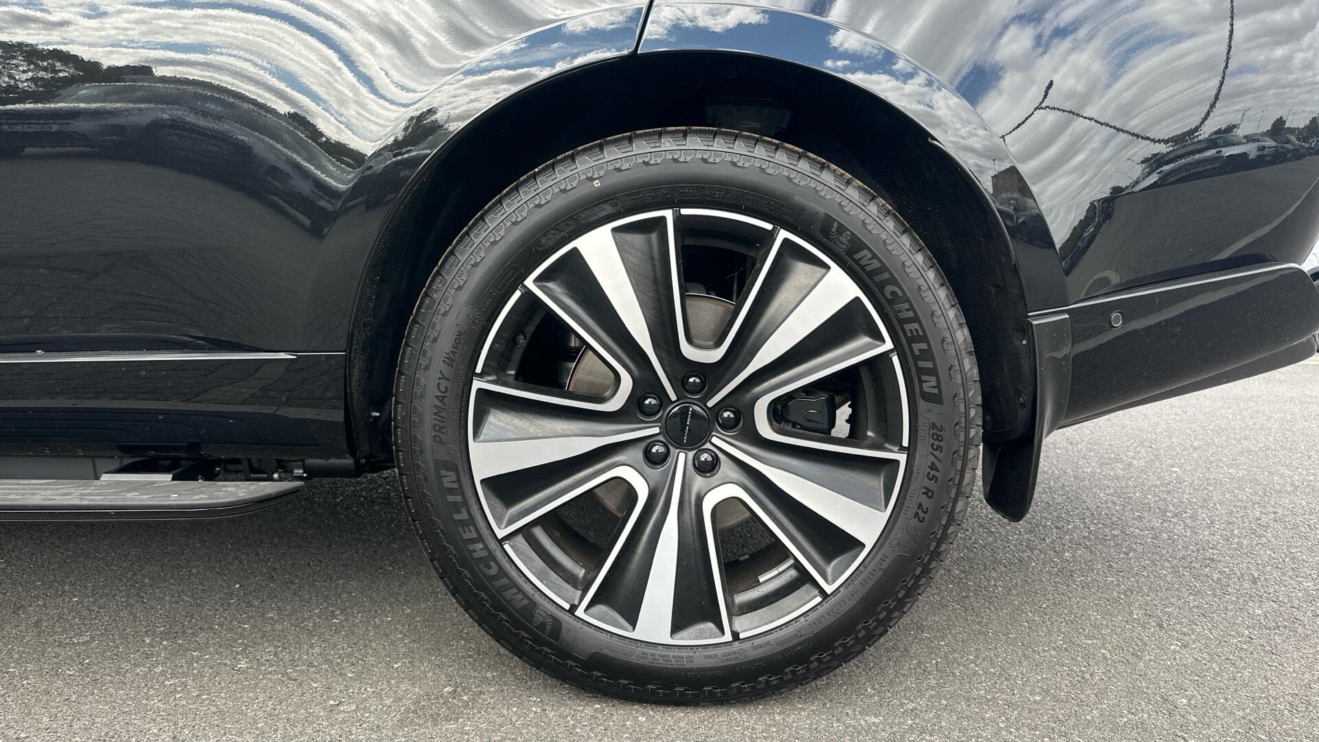 Land Rover Range Rover view 18