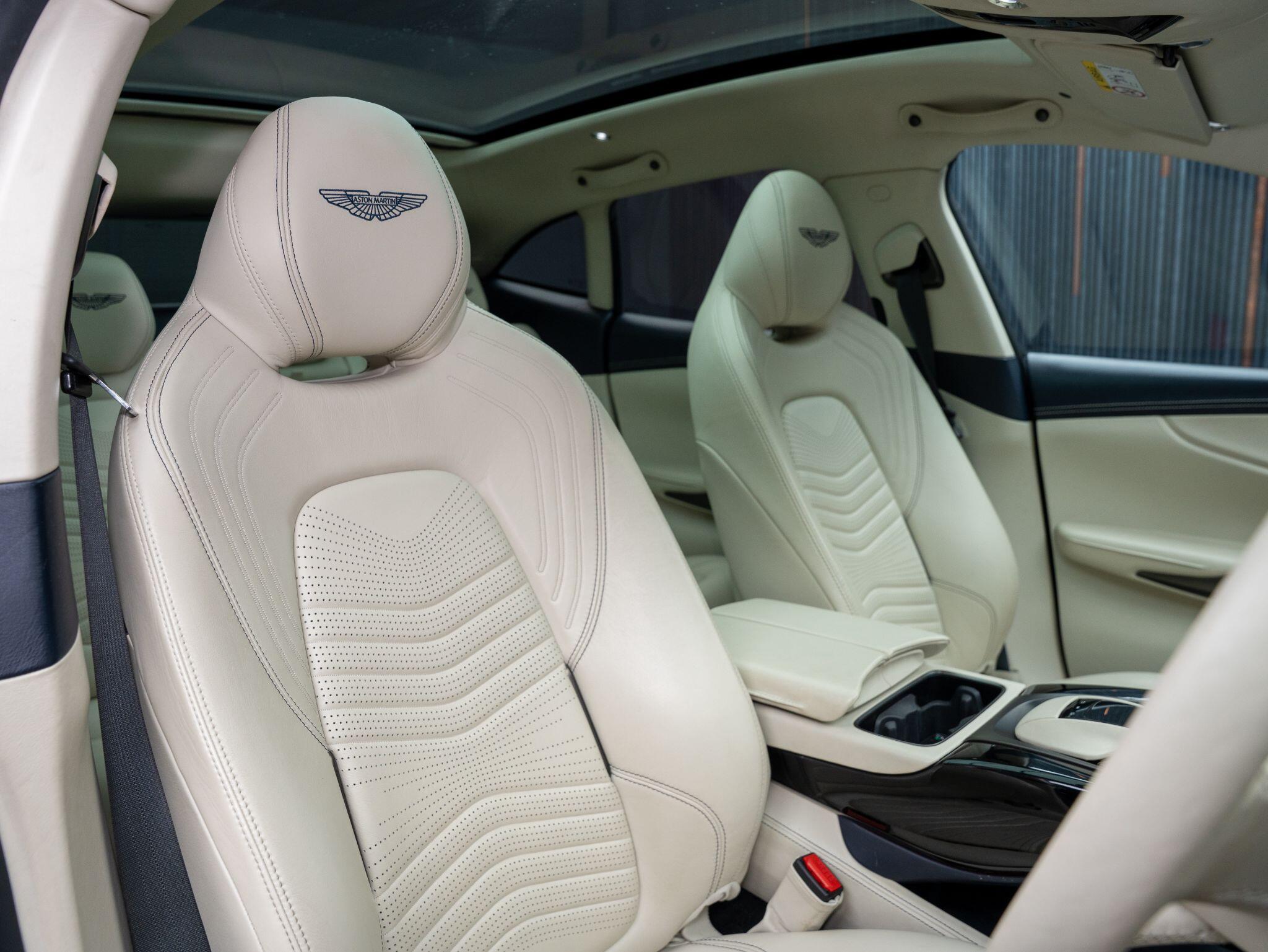 Aston Martin DBX view 12