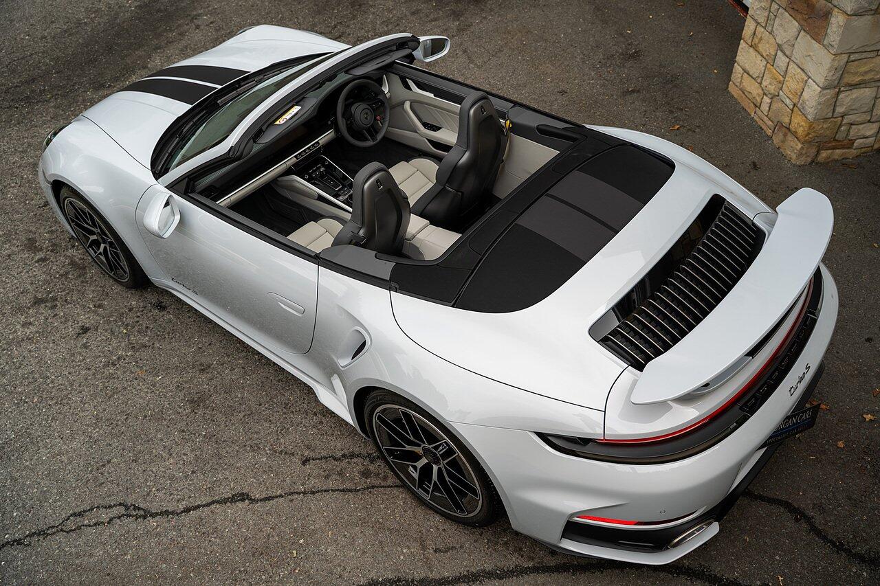 Porsche 911 view 44