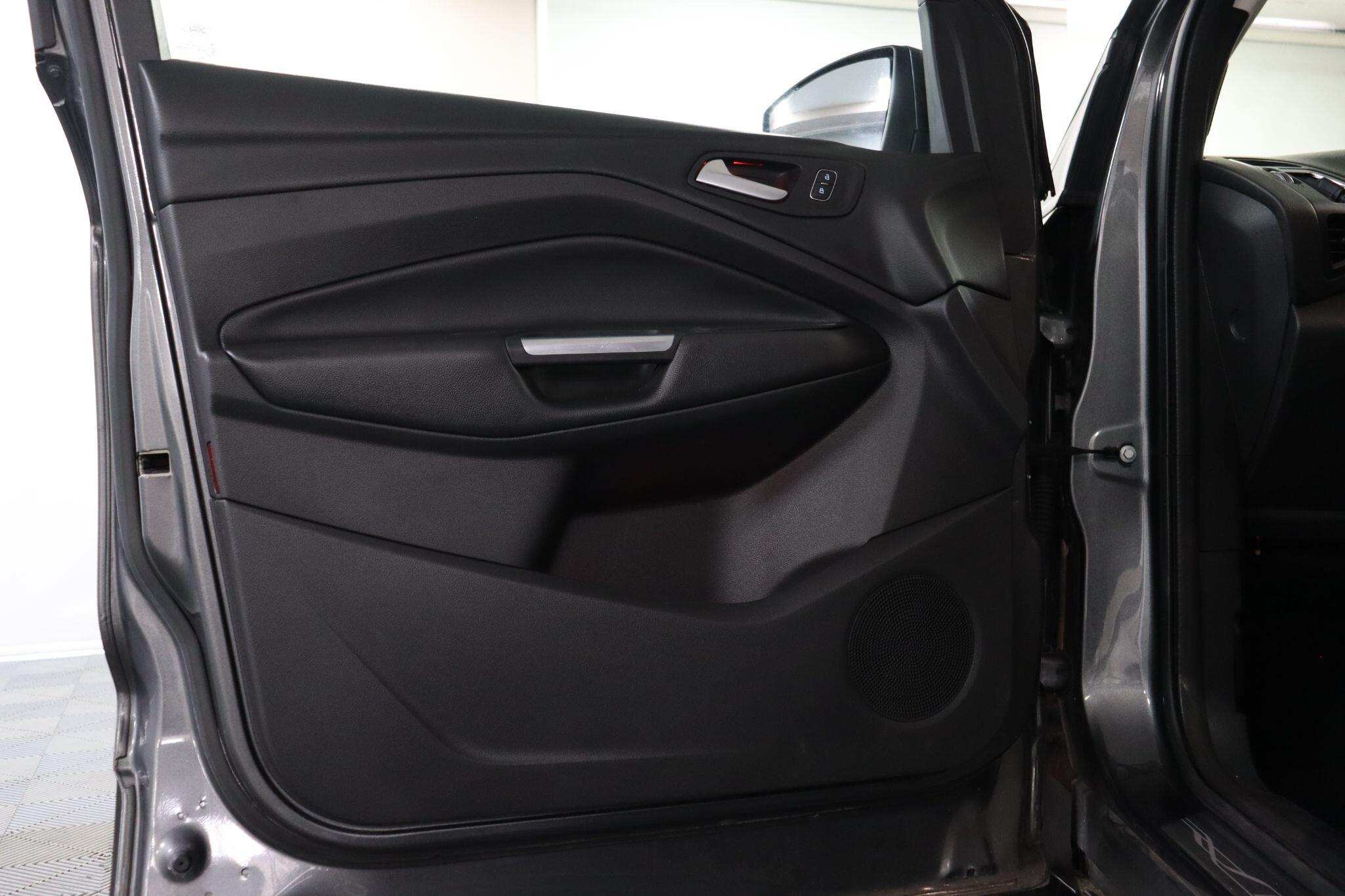 Ford Kuga view 44