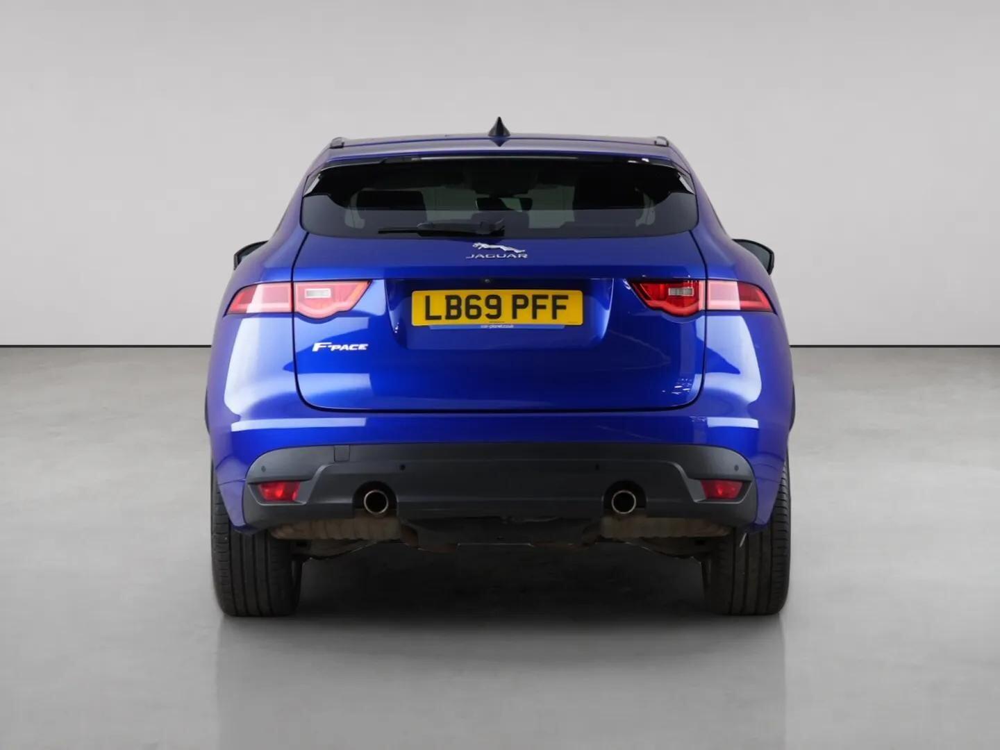 Jaguar F-Pace view 7
