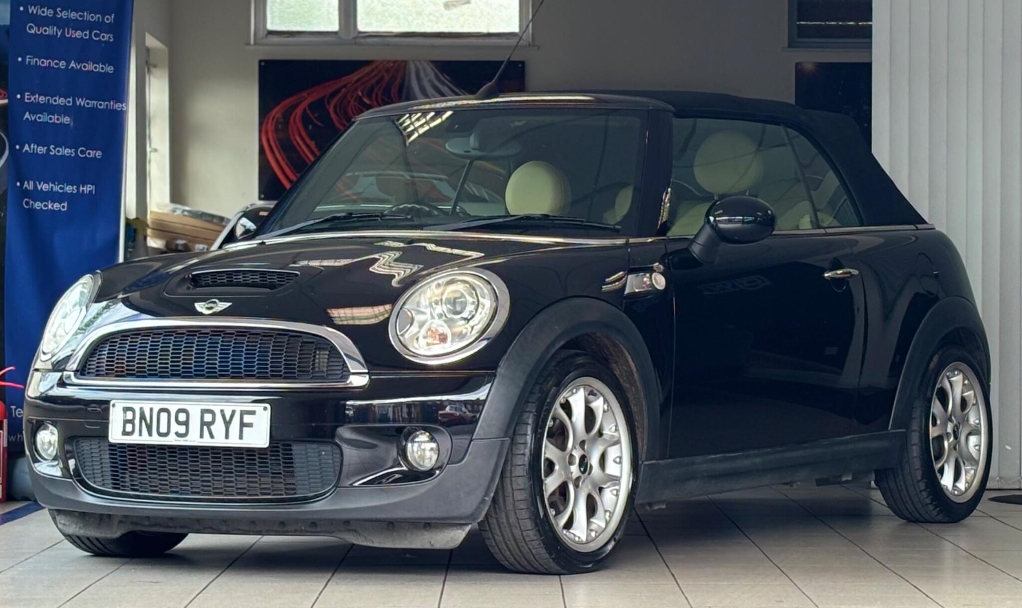 Mini Convertible view 6