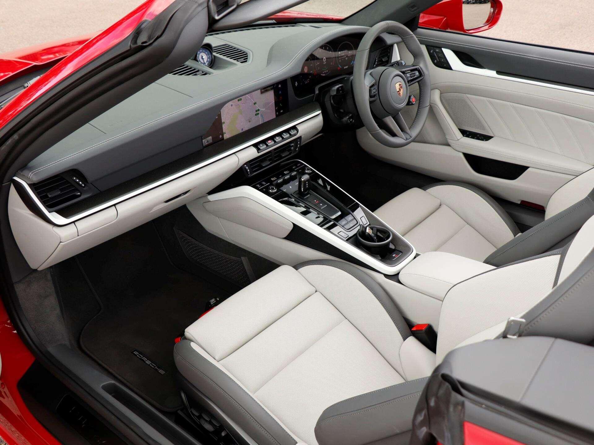Porsche 911 view 9