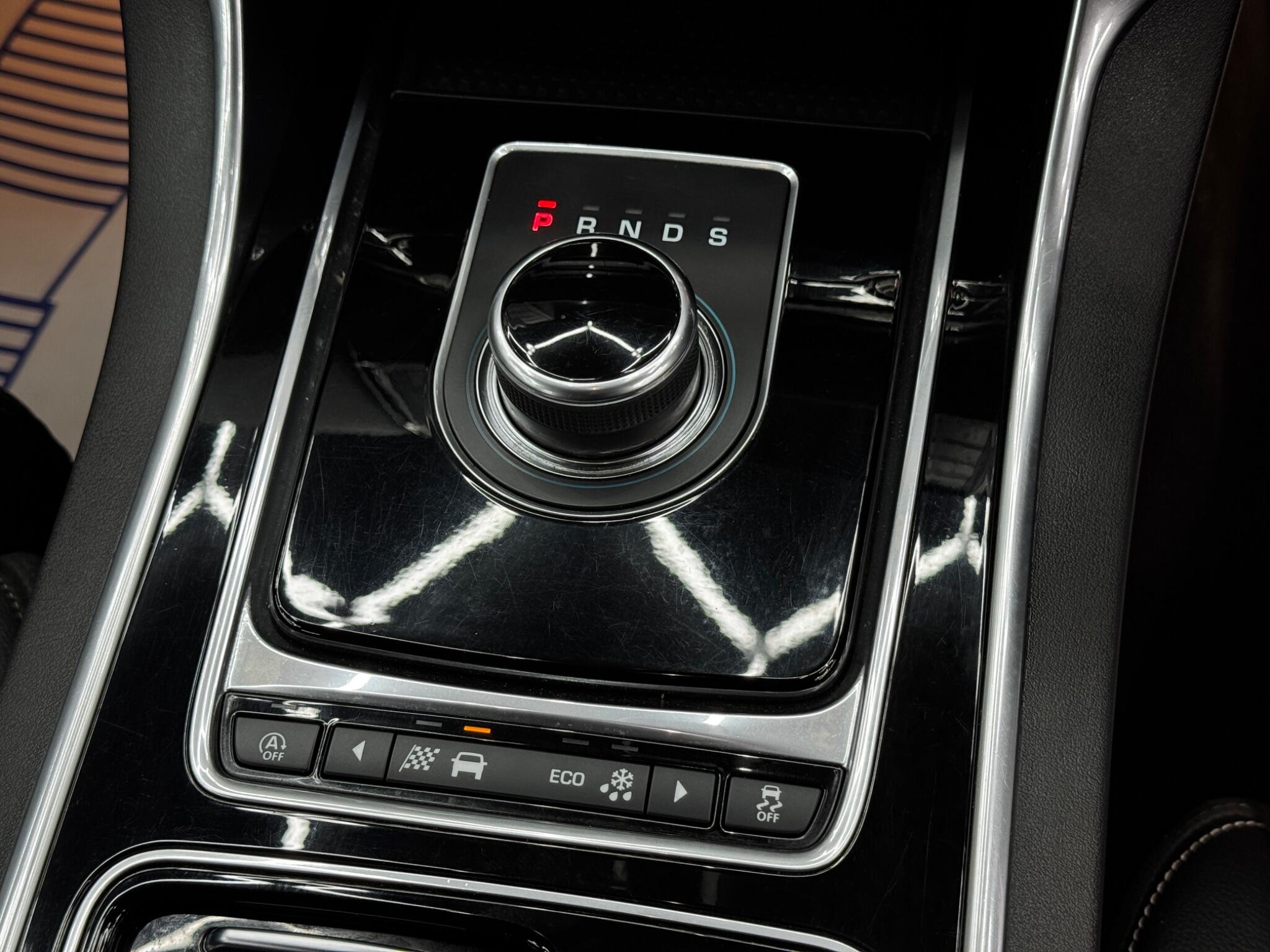 Jaguar XE view 26