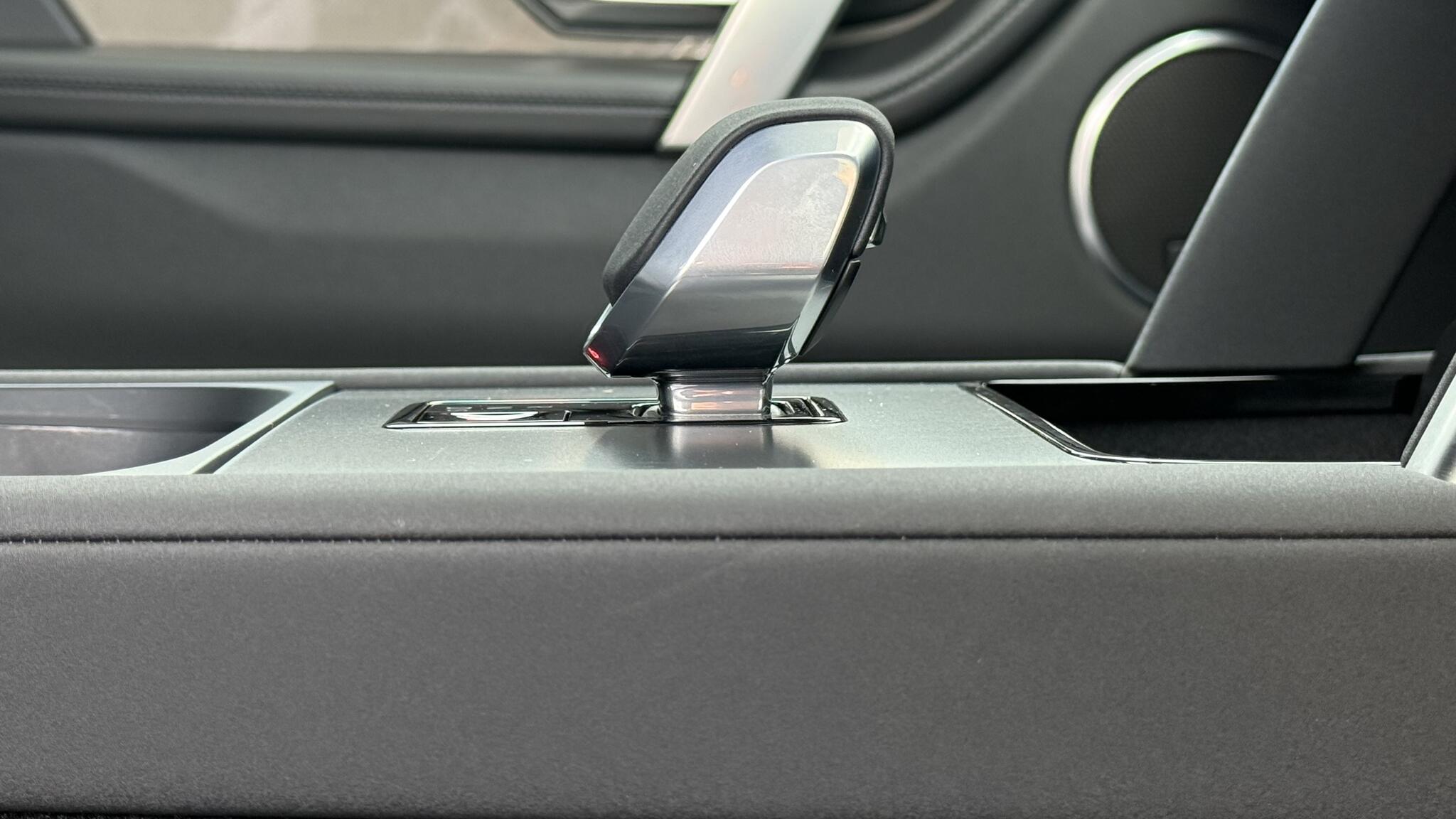 Land Rover Discovery Sport view 51