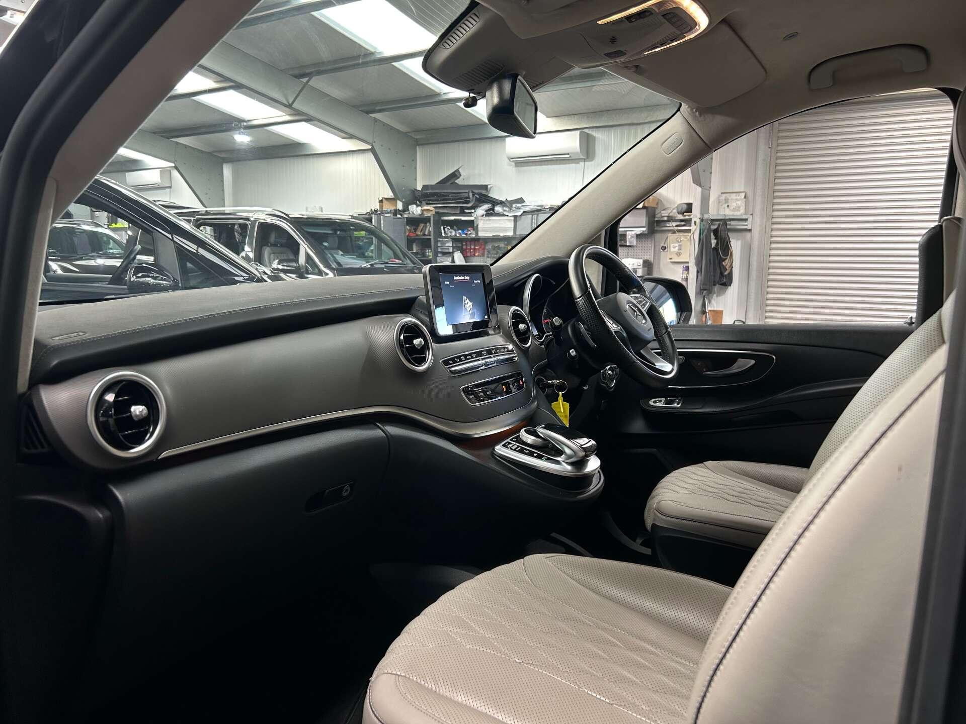 Mercedes-Benz V Class view 50