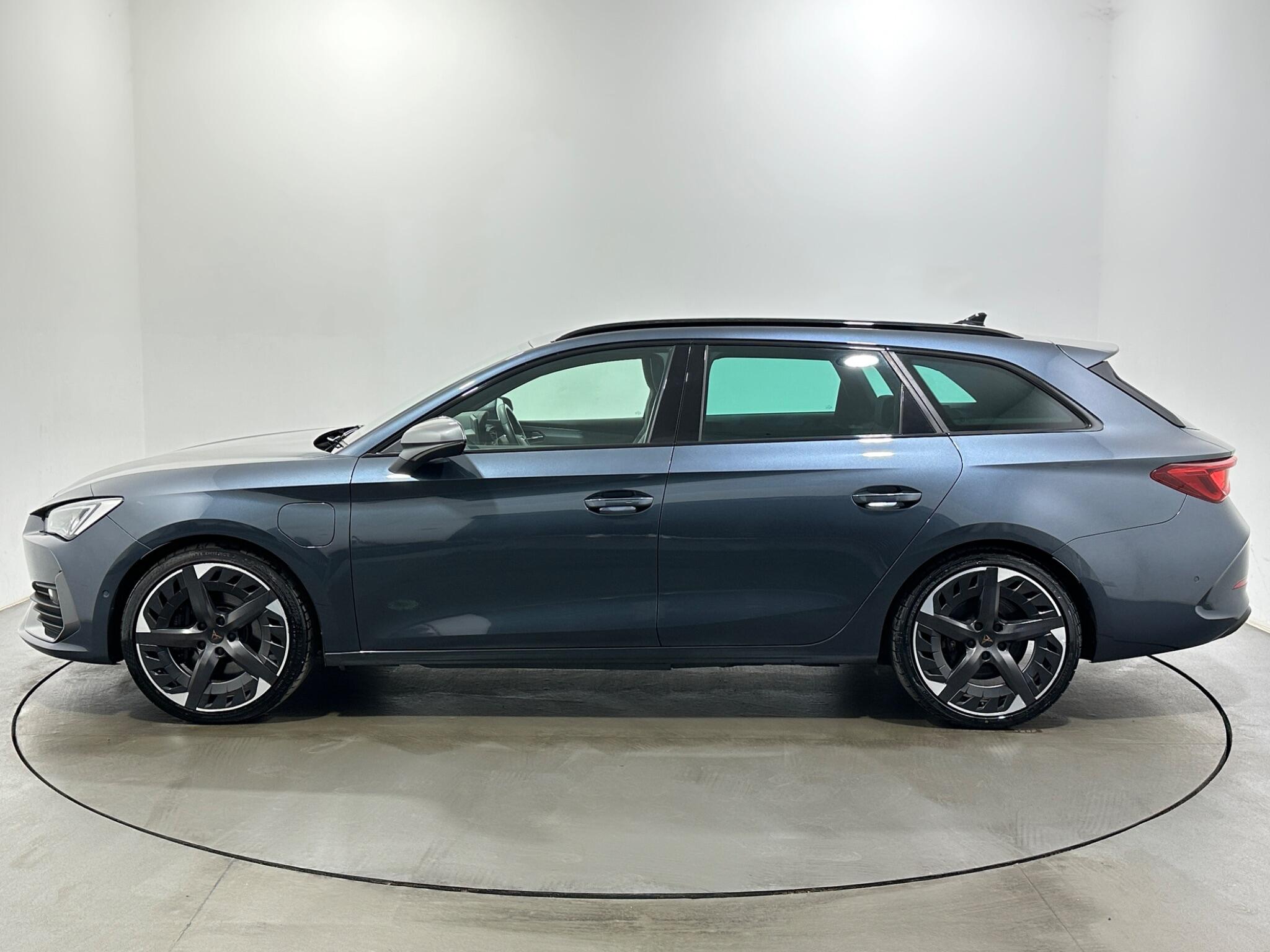 Cupra CUPRA Leon view 5