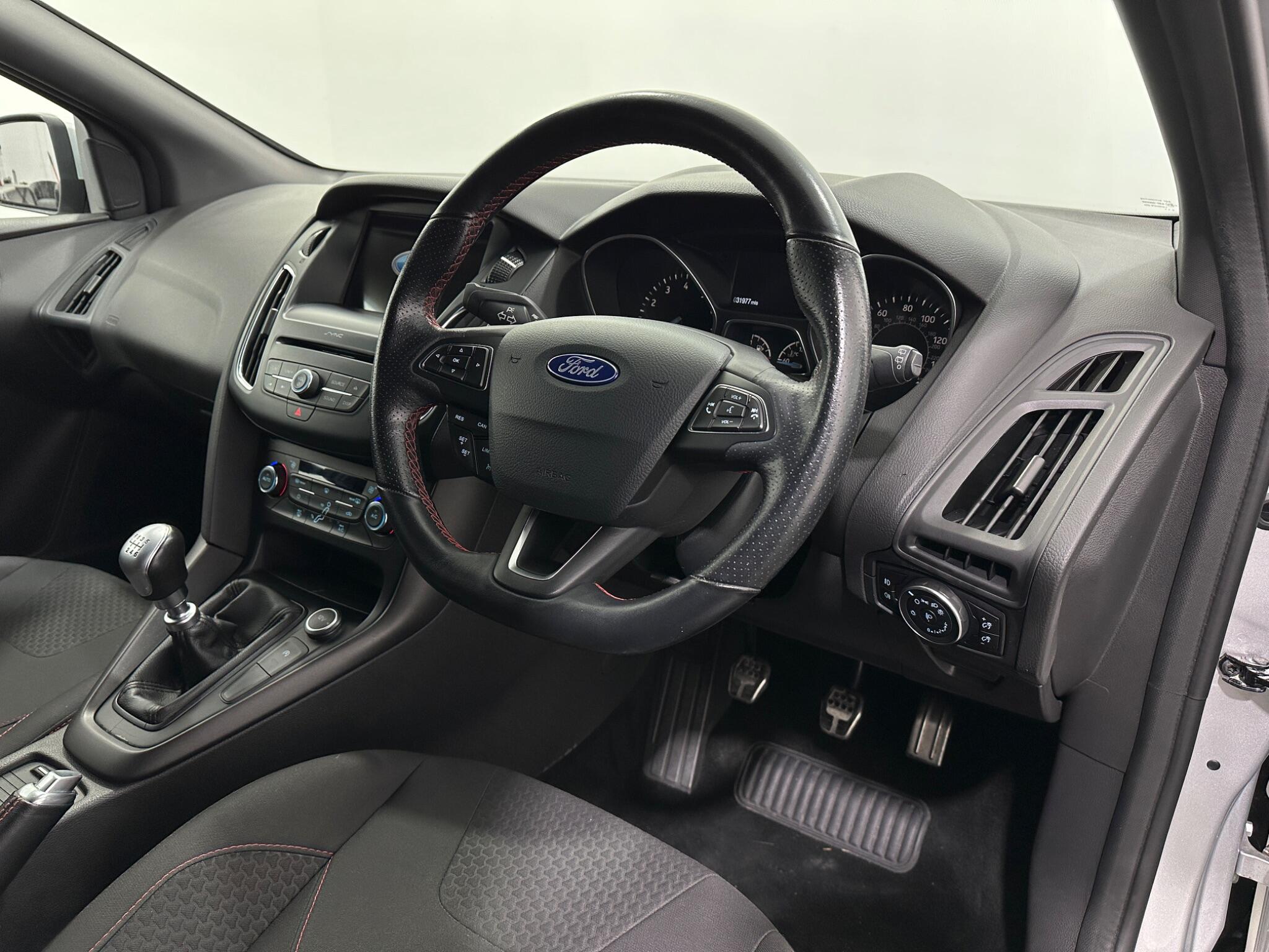 Ford Focus view 11