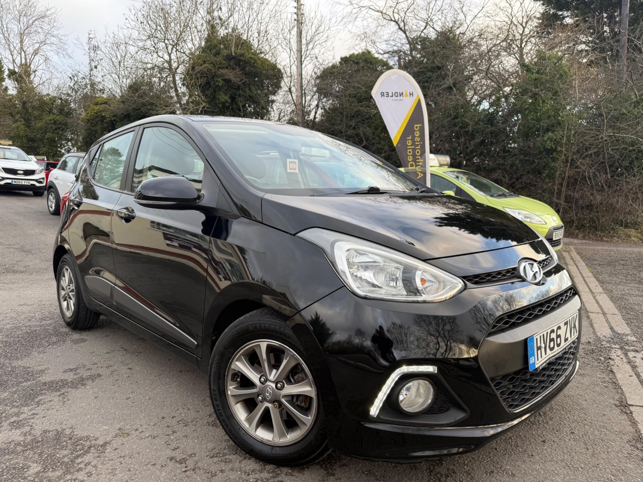 2016 Hyundai i10 1.0 Premium Euro 5 5dr • 99,000 miles image 1