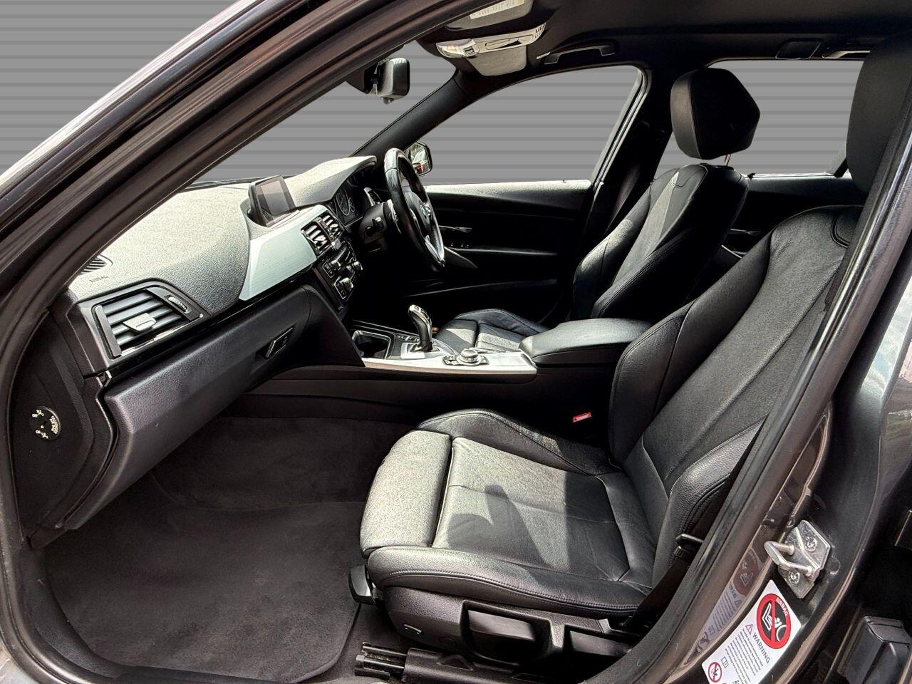 BMW 3 Series view 24