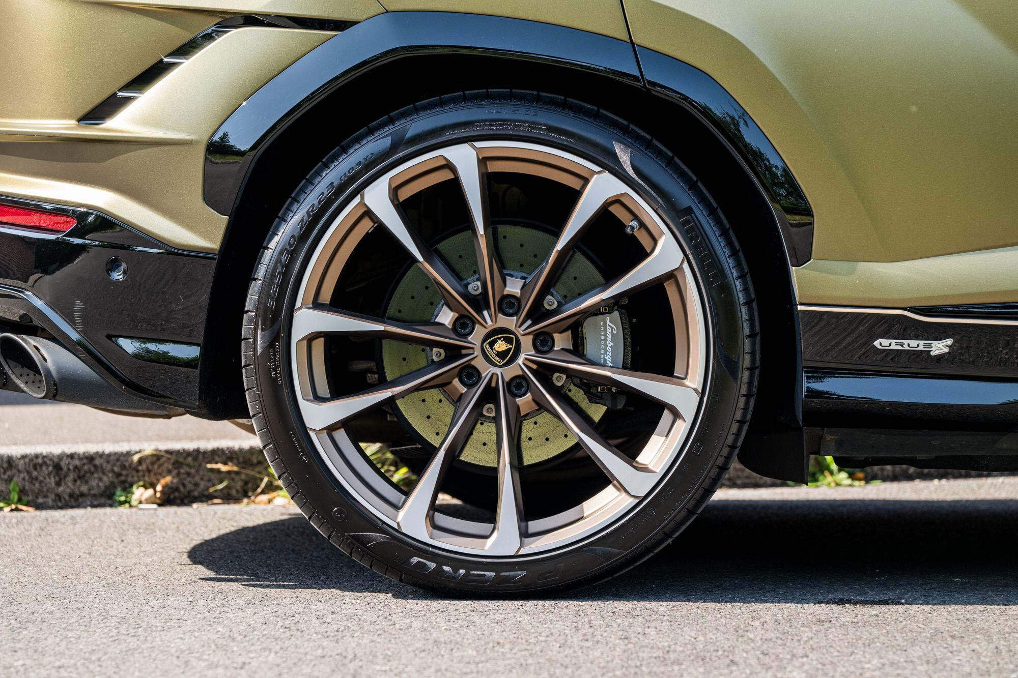 Lamborghini Urus view 21