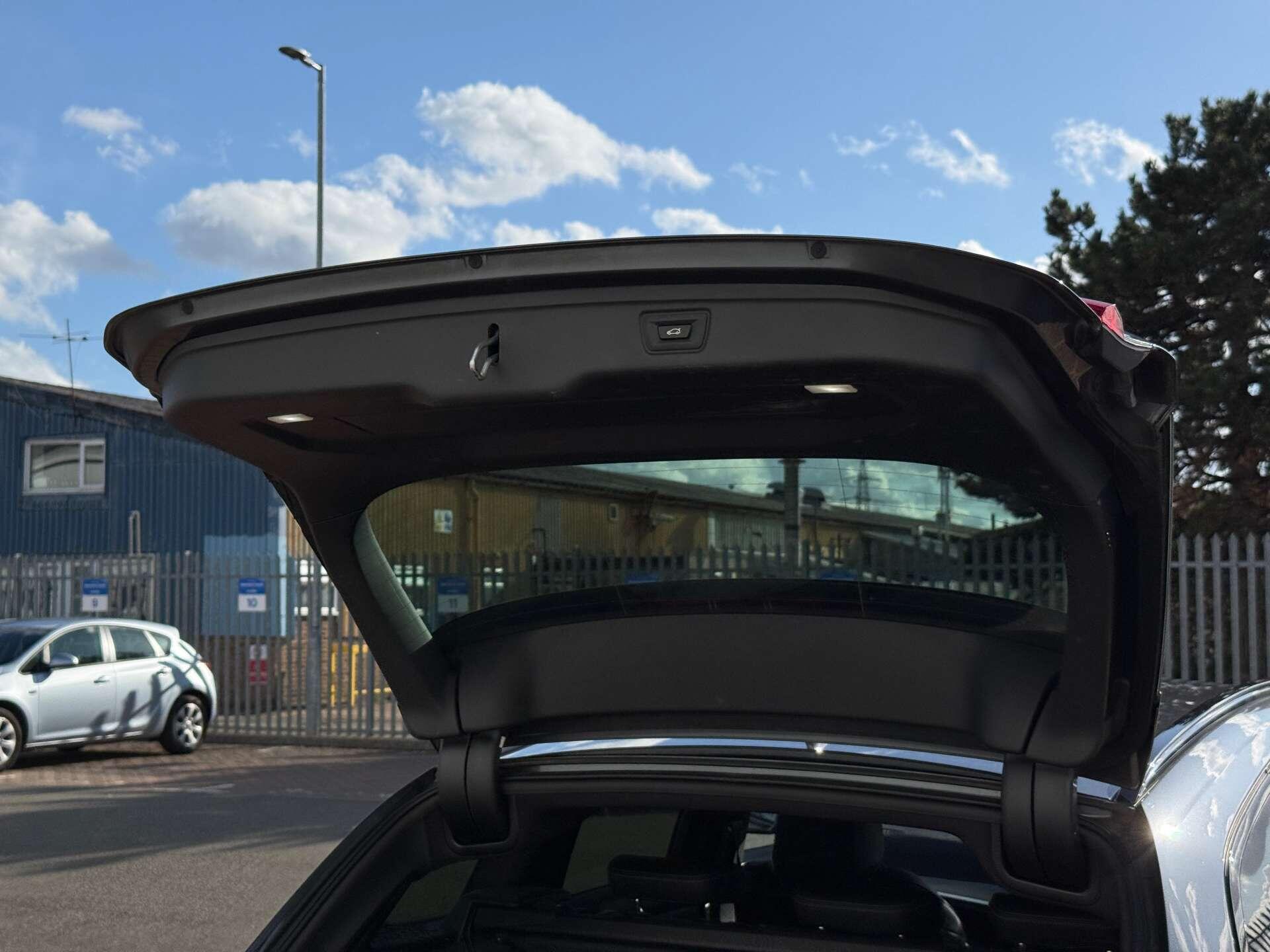 BMW 3 Series view 21