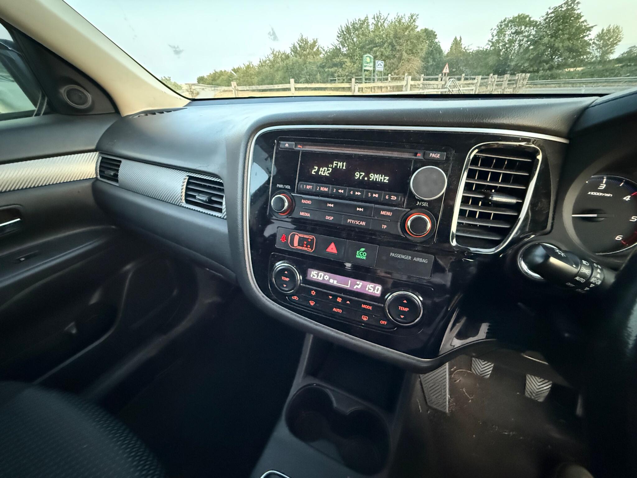 Mitsubishi Outlander 2.2 DI-D GX3 SUV 5dr Diesel Manual 4WD Euro 6 (s/s) (147 ps) — photo 28 of 90