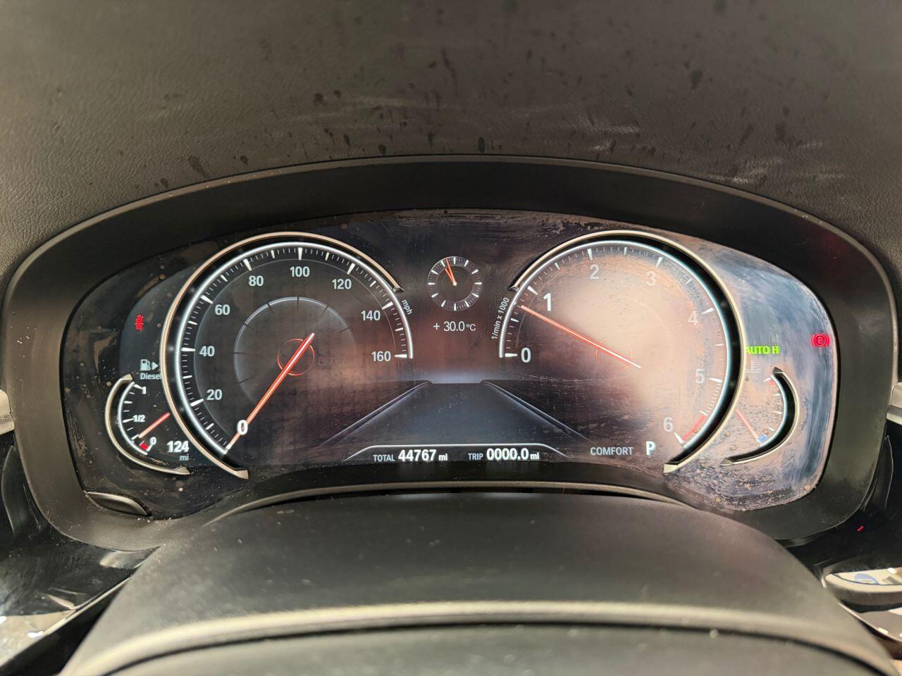 BMW 5 Series view 32