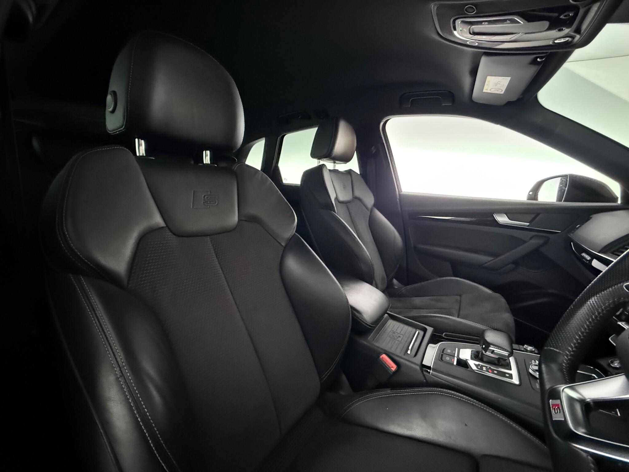 Audi Q5 view 28