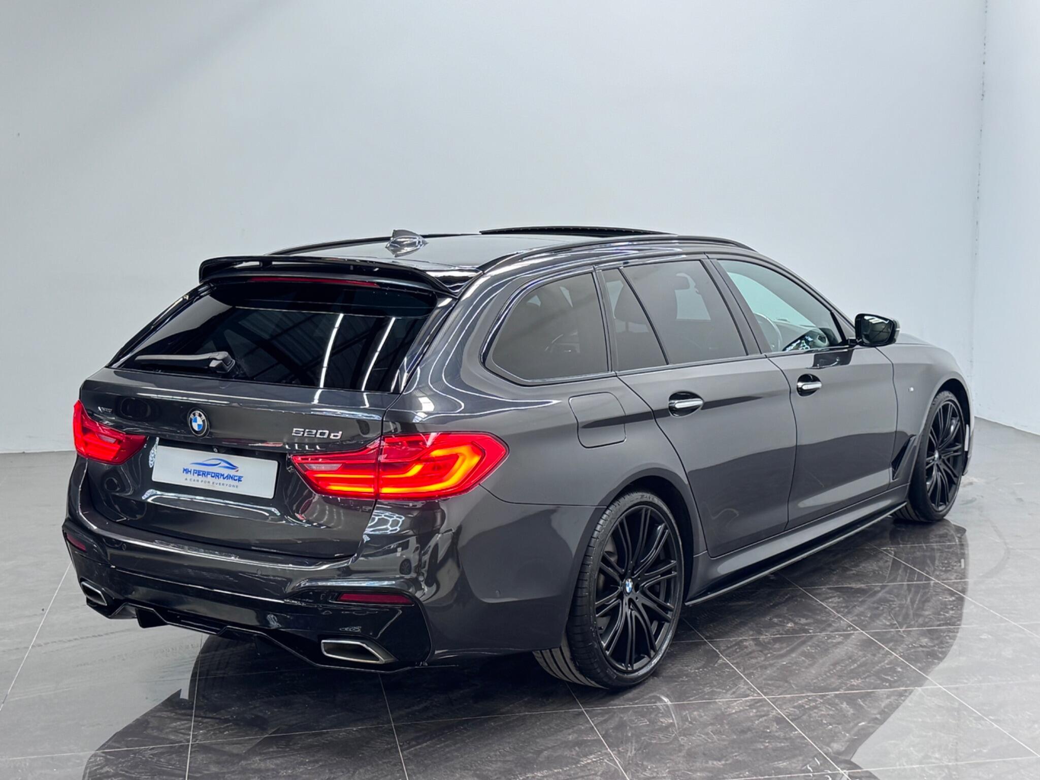 BMW 5 Series view 8
