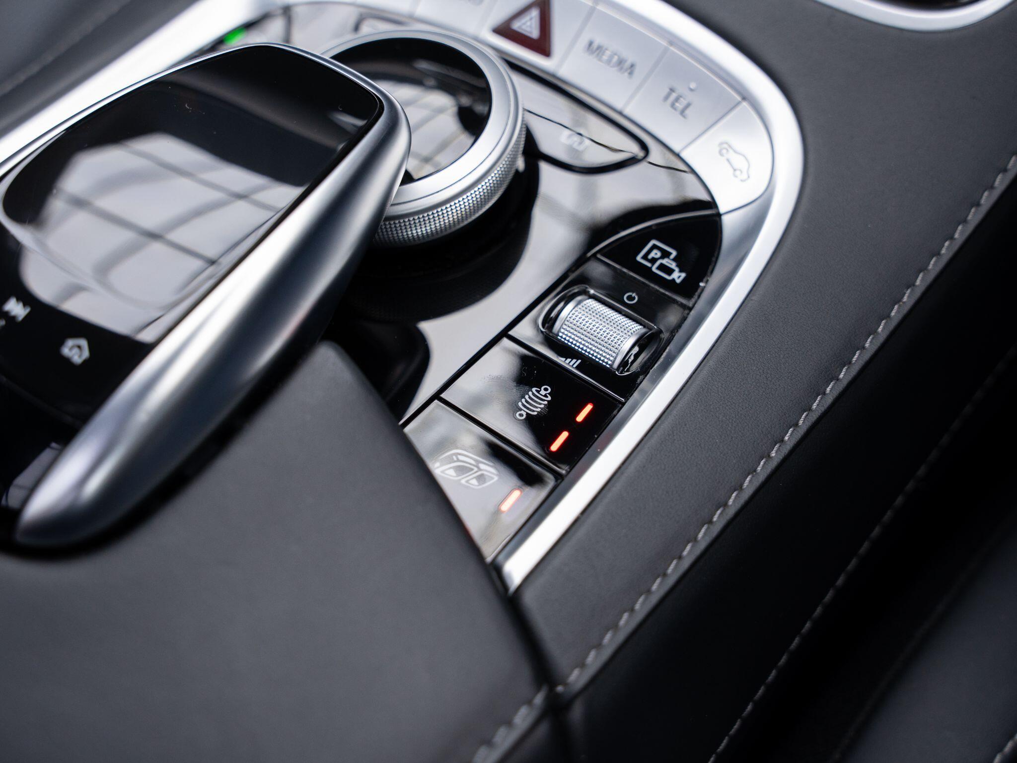 Mercedes-Benz S-Class view 24