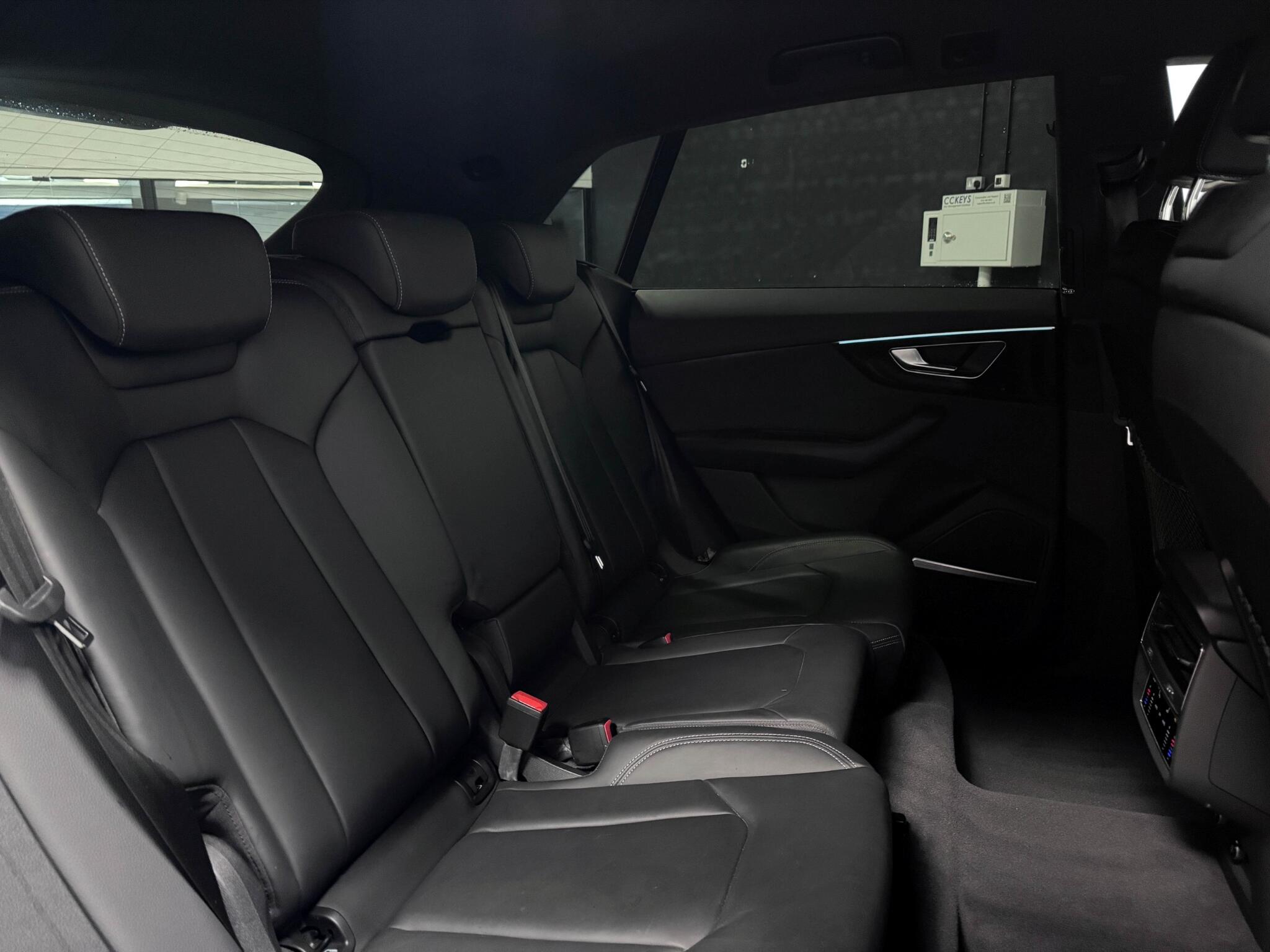Audi Q8 view 26