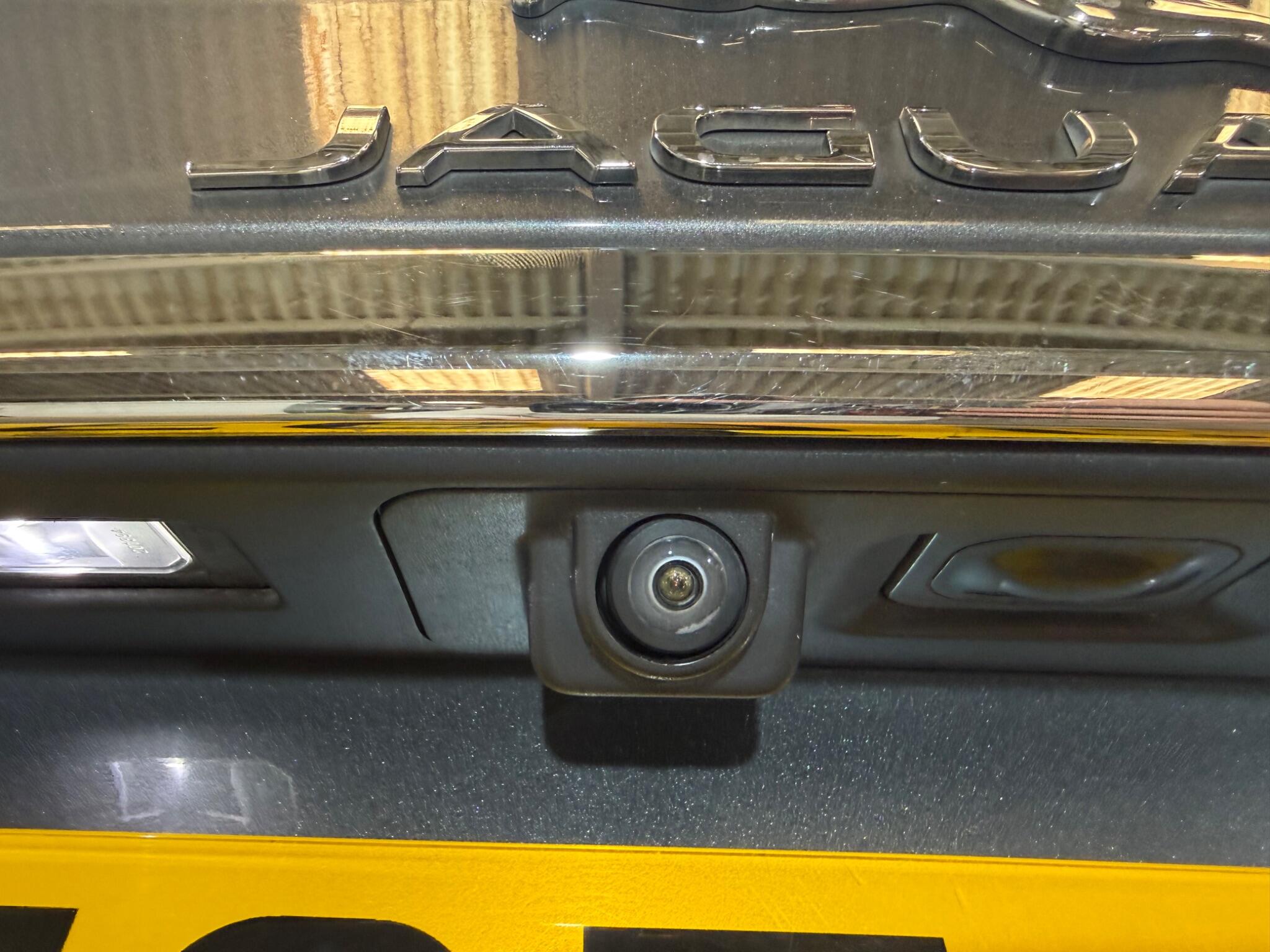 Jaguar XF view 75