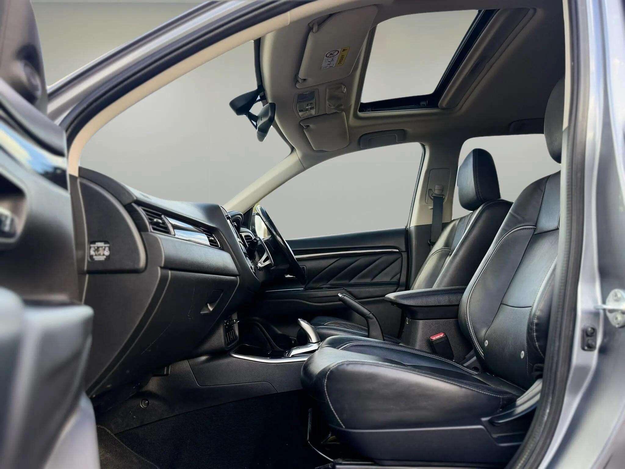 Mitsubishi Outlander view 53