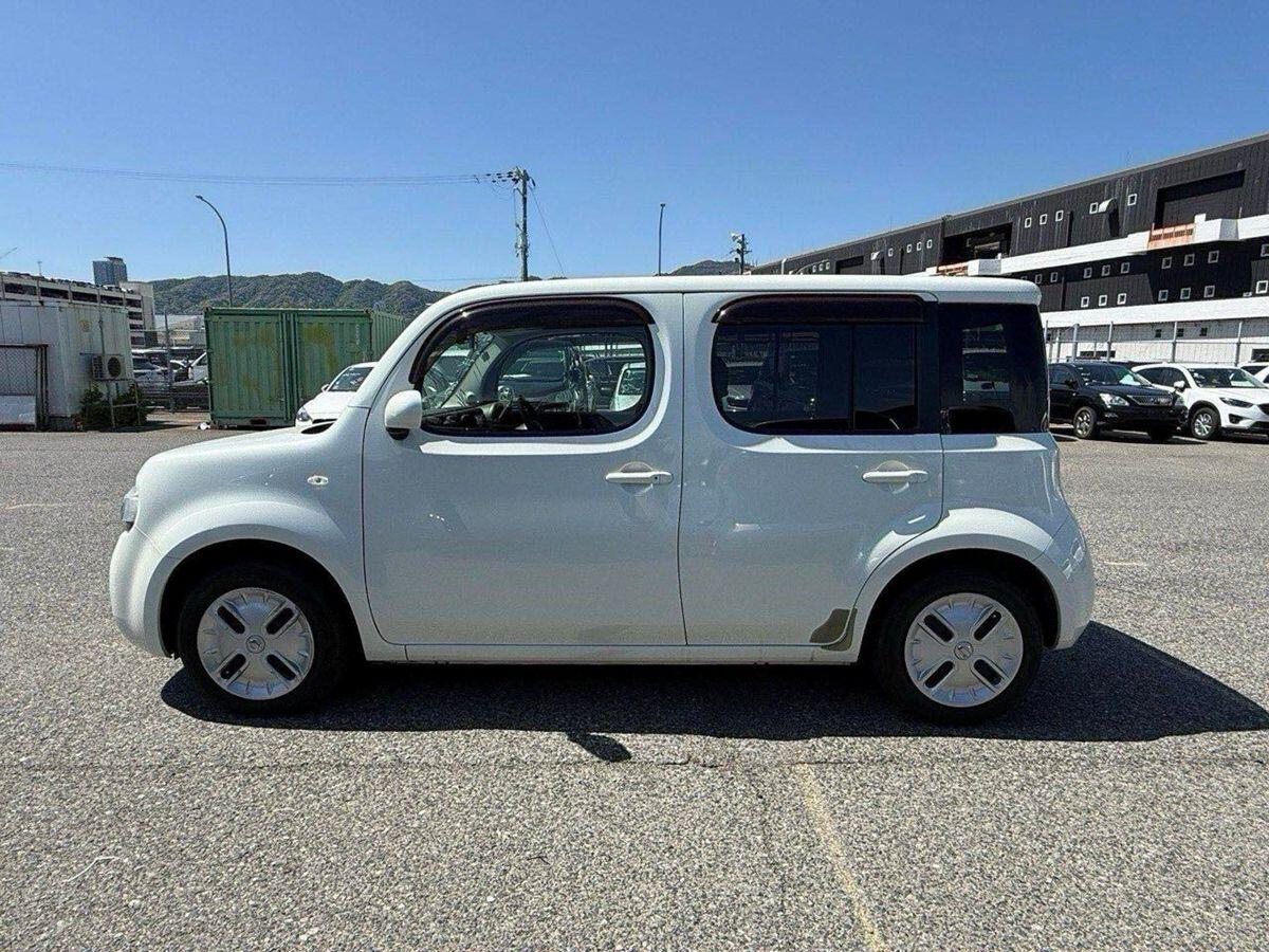 Nissan Cube view 5