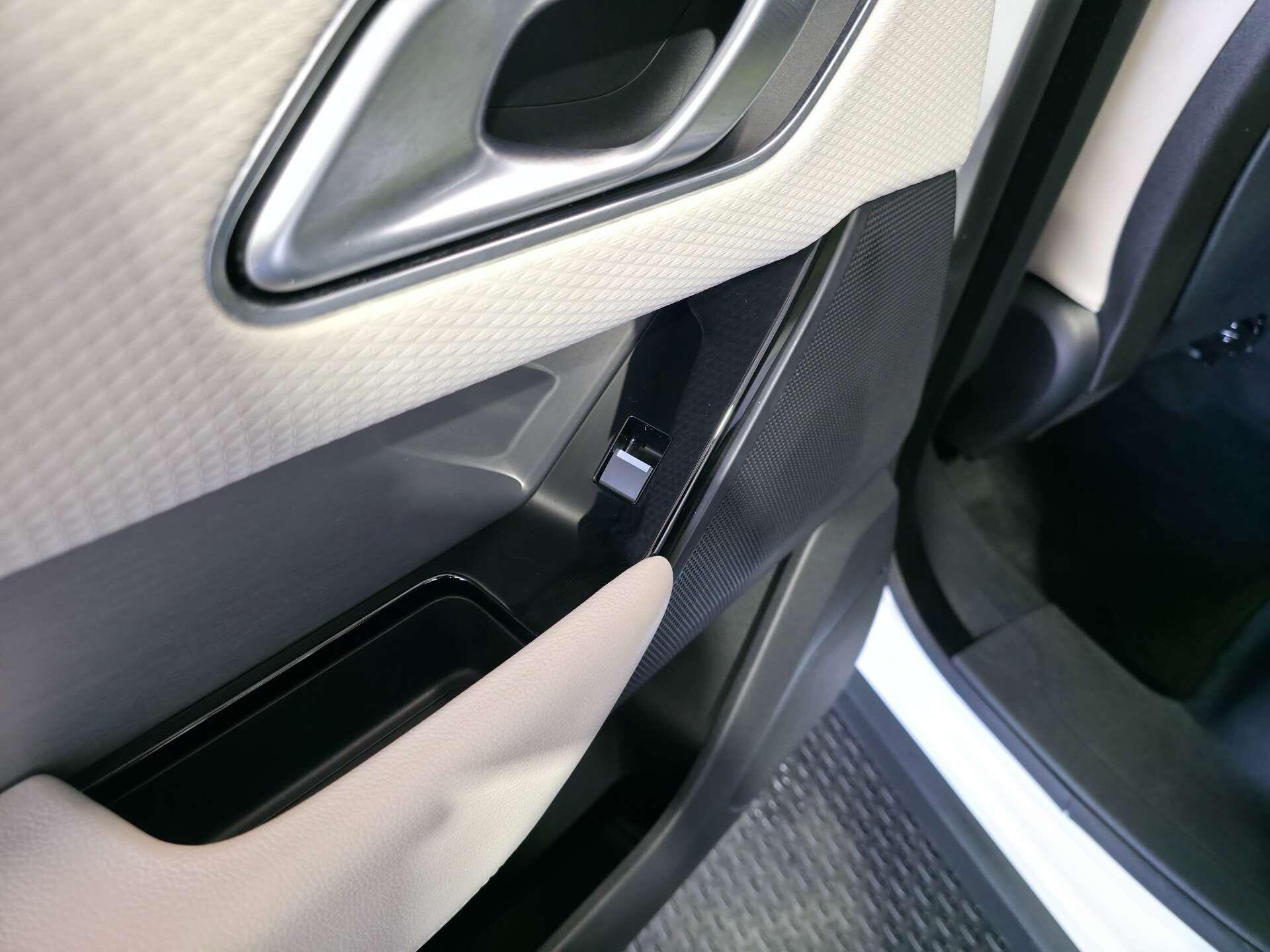 Land Rover Range Rover Velar view 64
