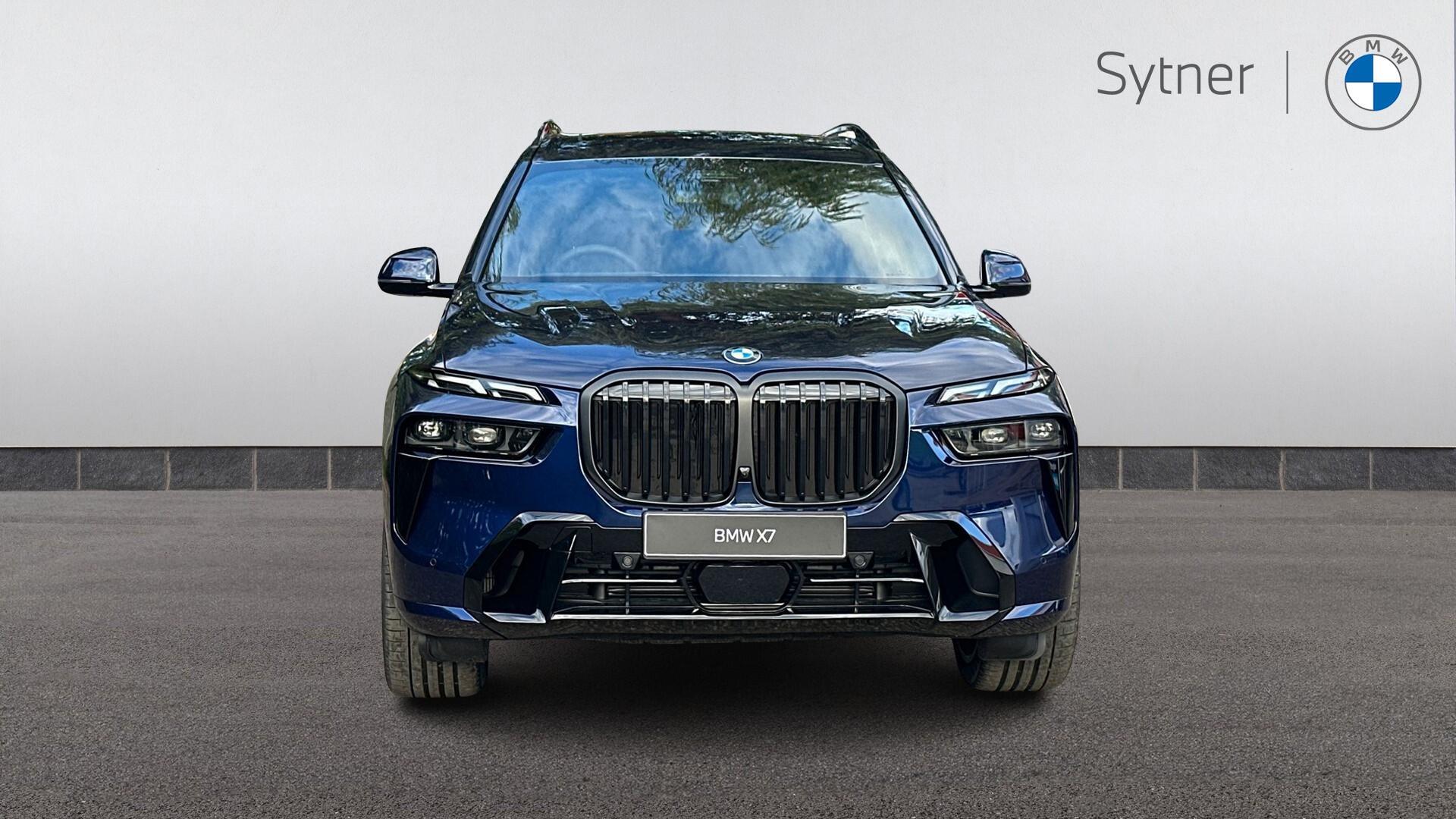 BMW X7 view 16