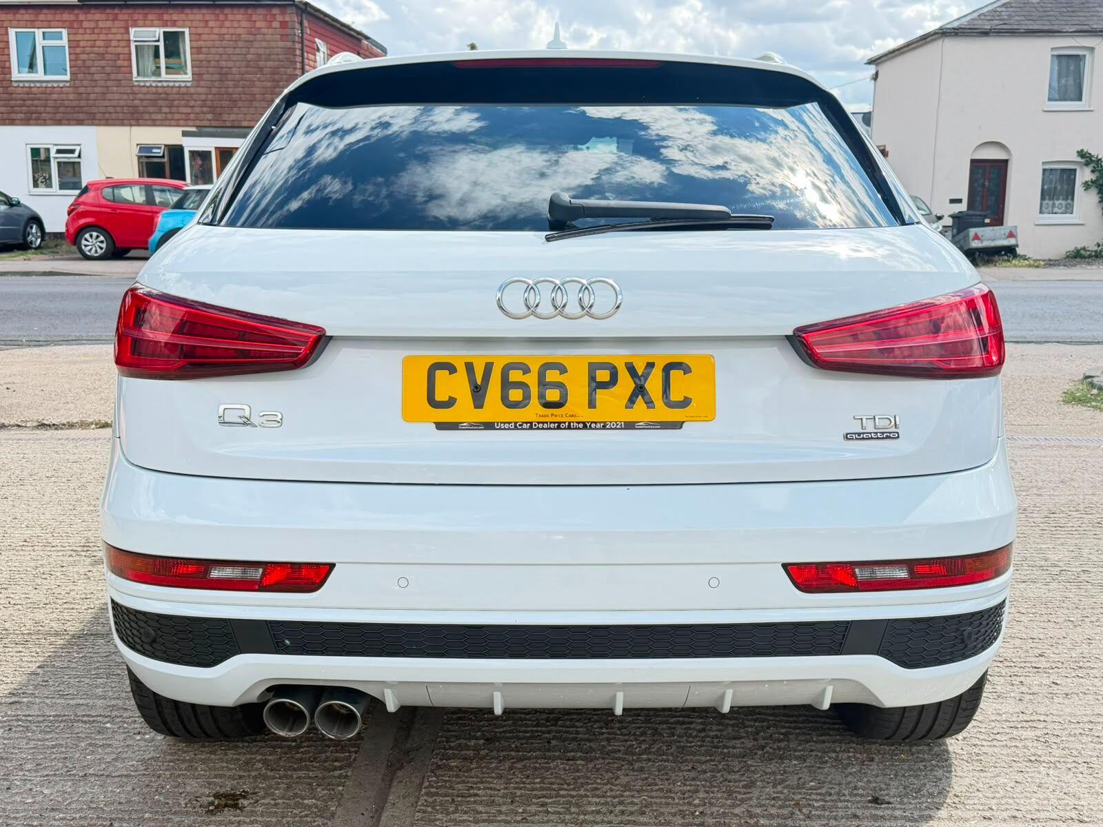Audi Q3 view 4