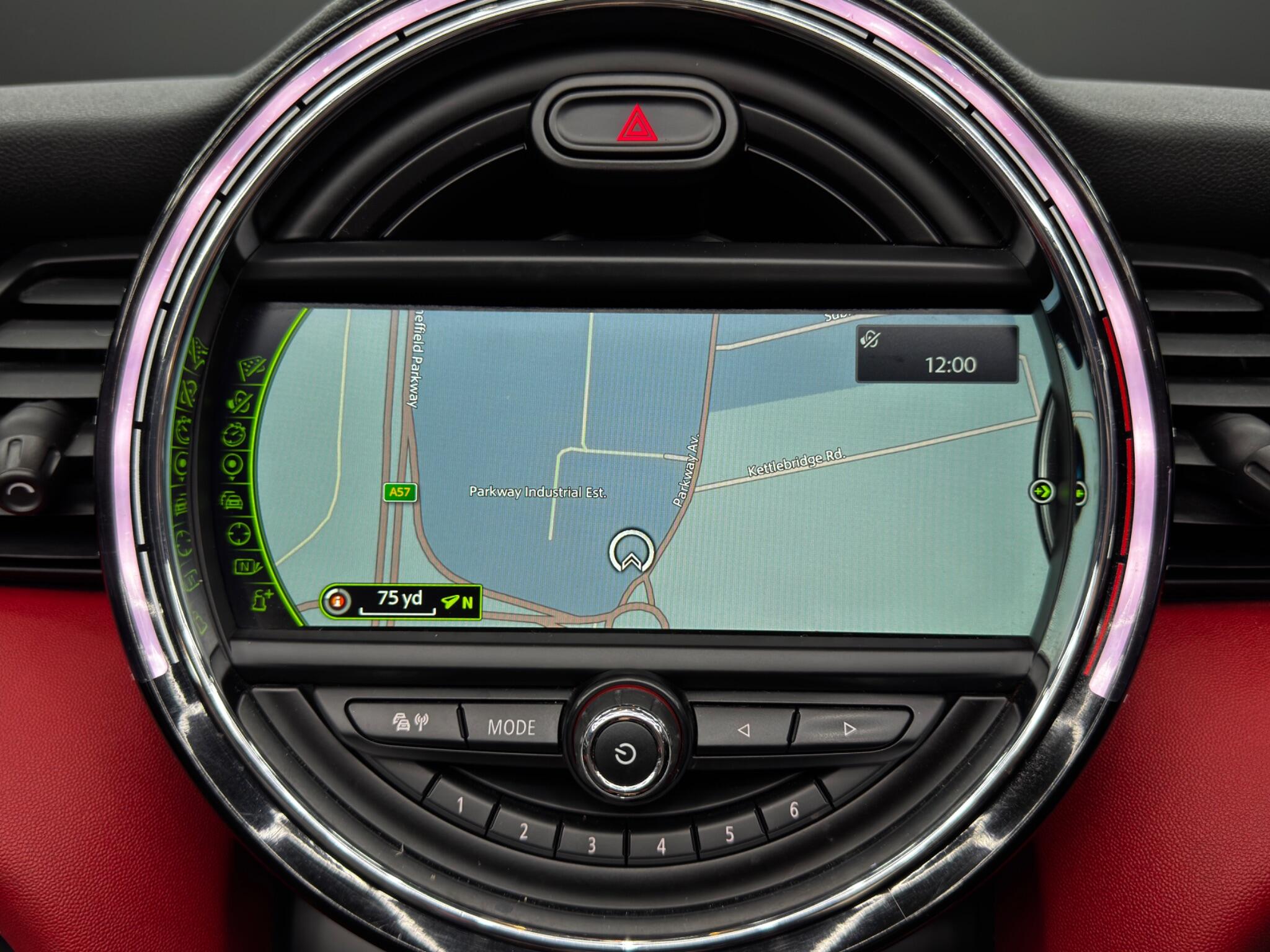 Mini Convertible view 27