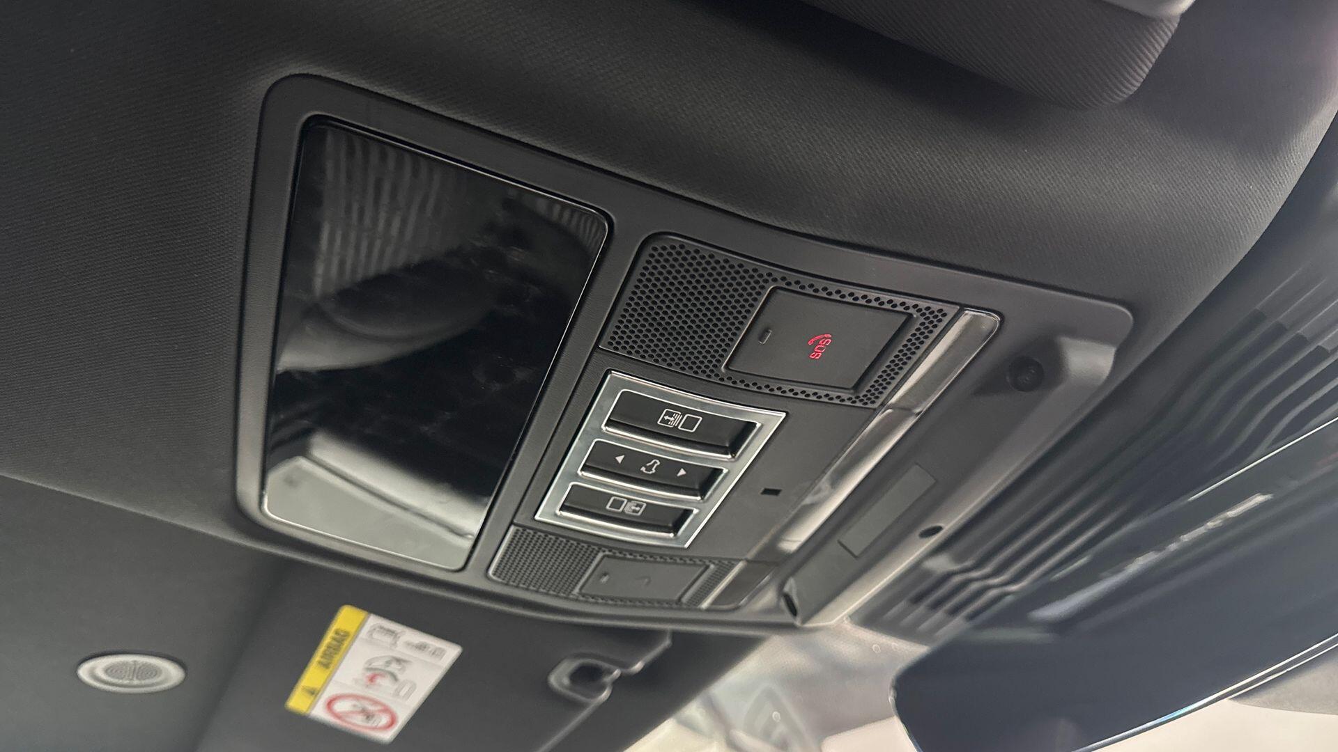 Land Rover Discovery view 24