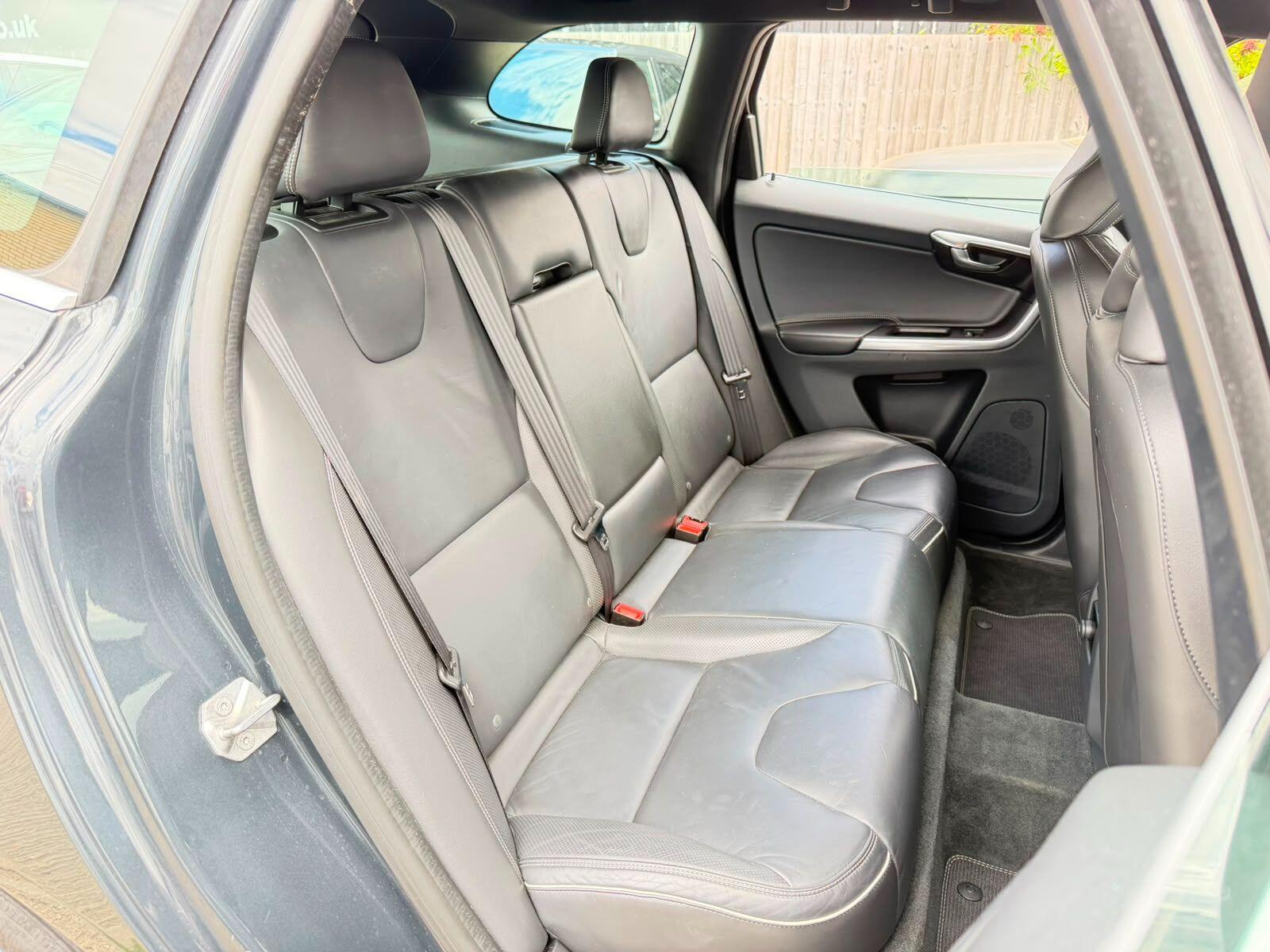 Volvo XC60 view 15