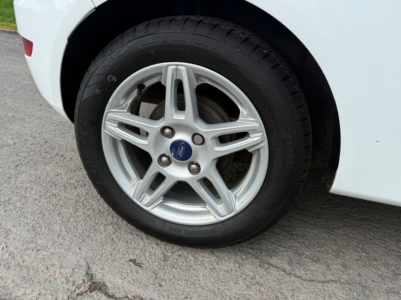 Ford Fiesta view 9
