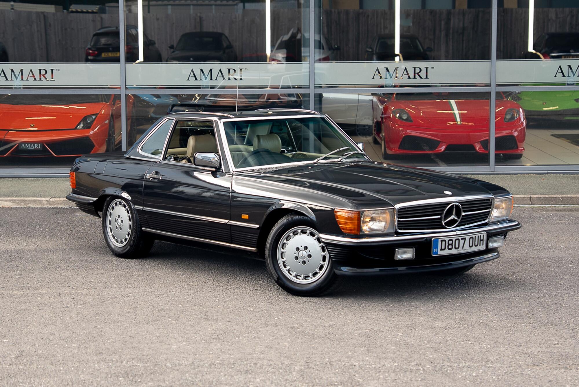 Mercedes-Benz 500 SL view 2