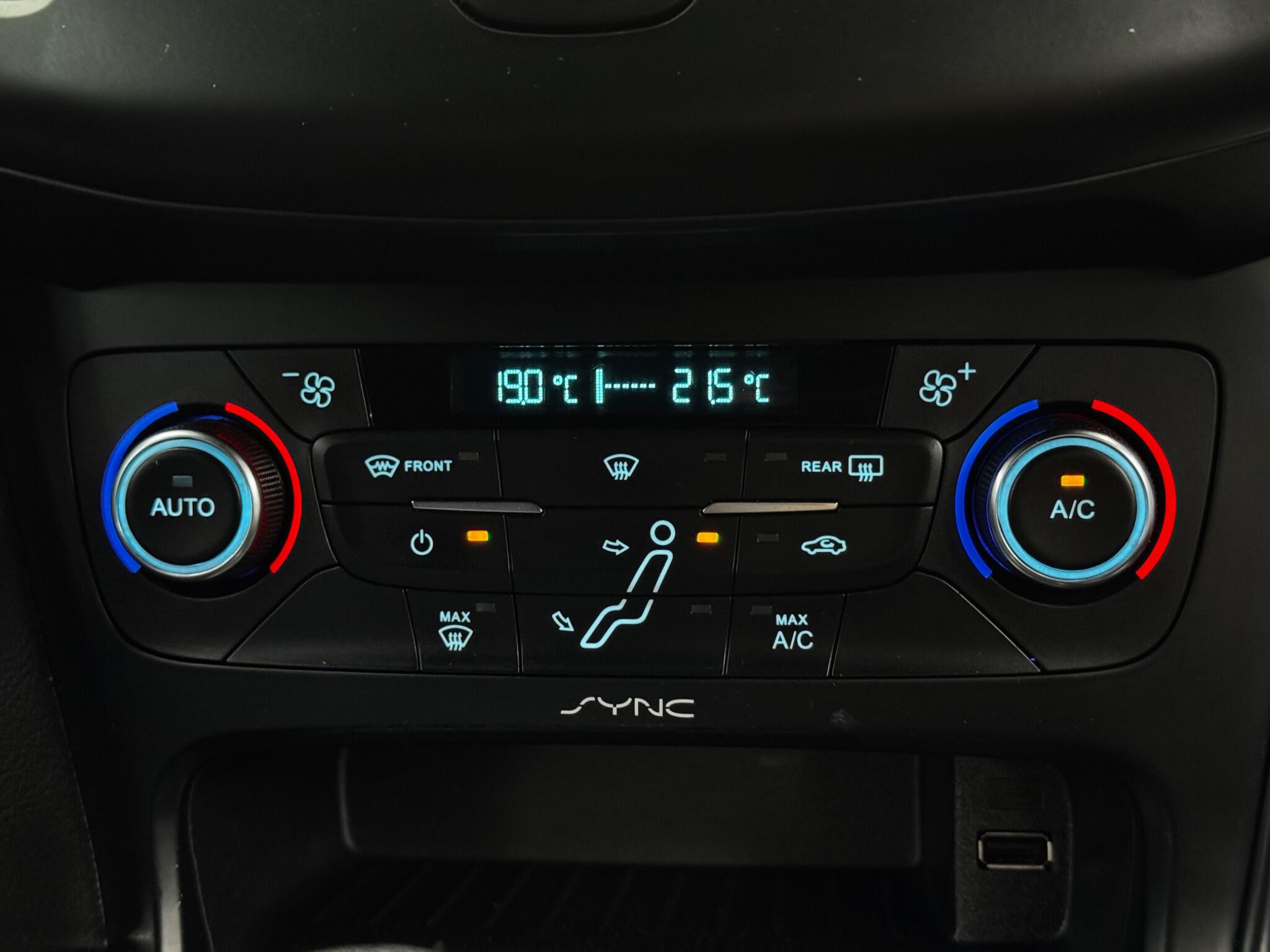 Ford Focus view 28