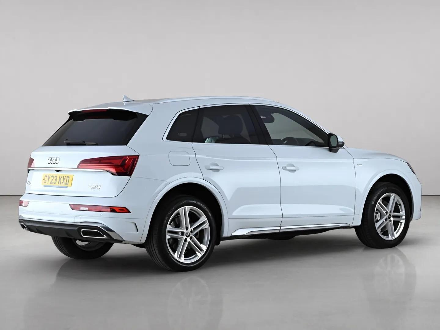 Audi Q5 view 4