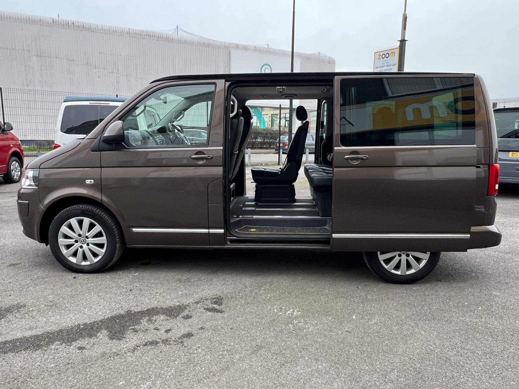 Volkswagen Caravelle view 3