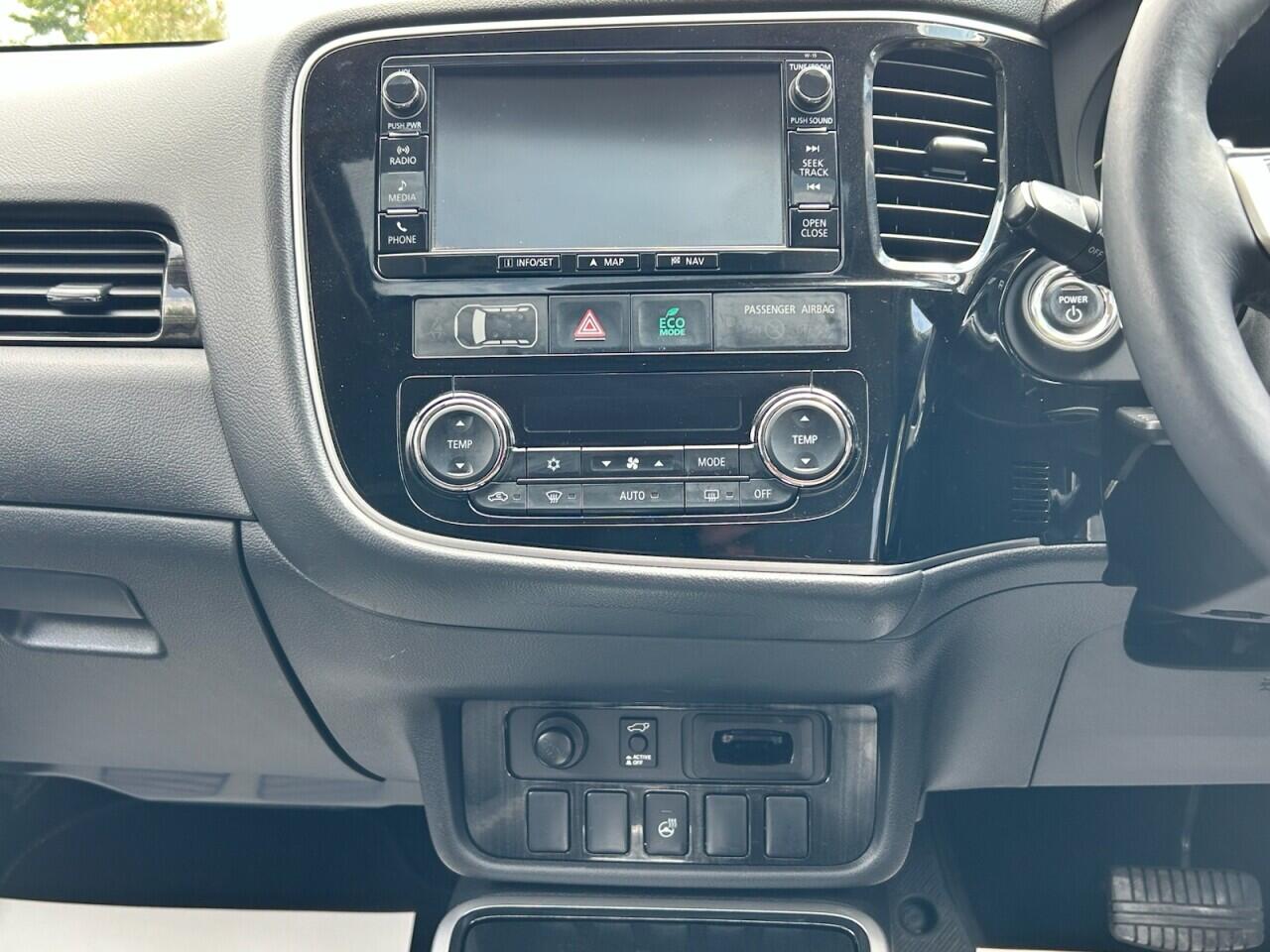 Mitsubishi Outlander view 28