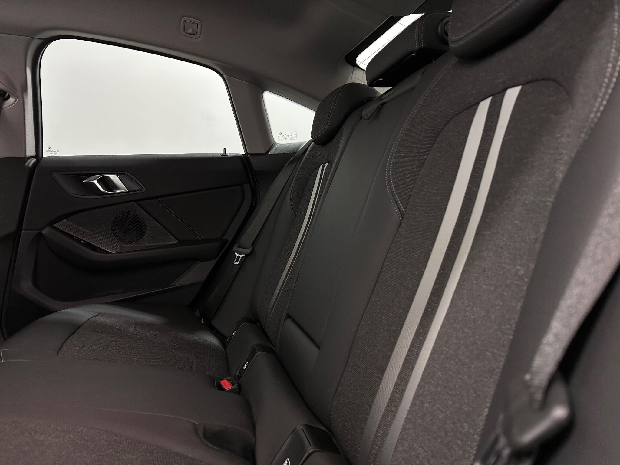 BMW 2 Series view 40