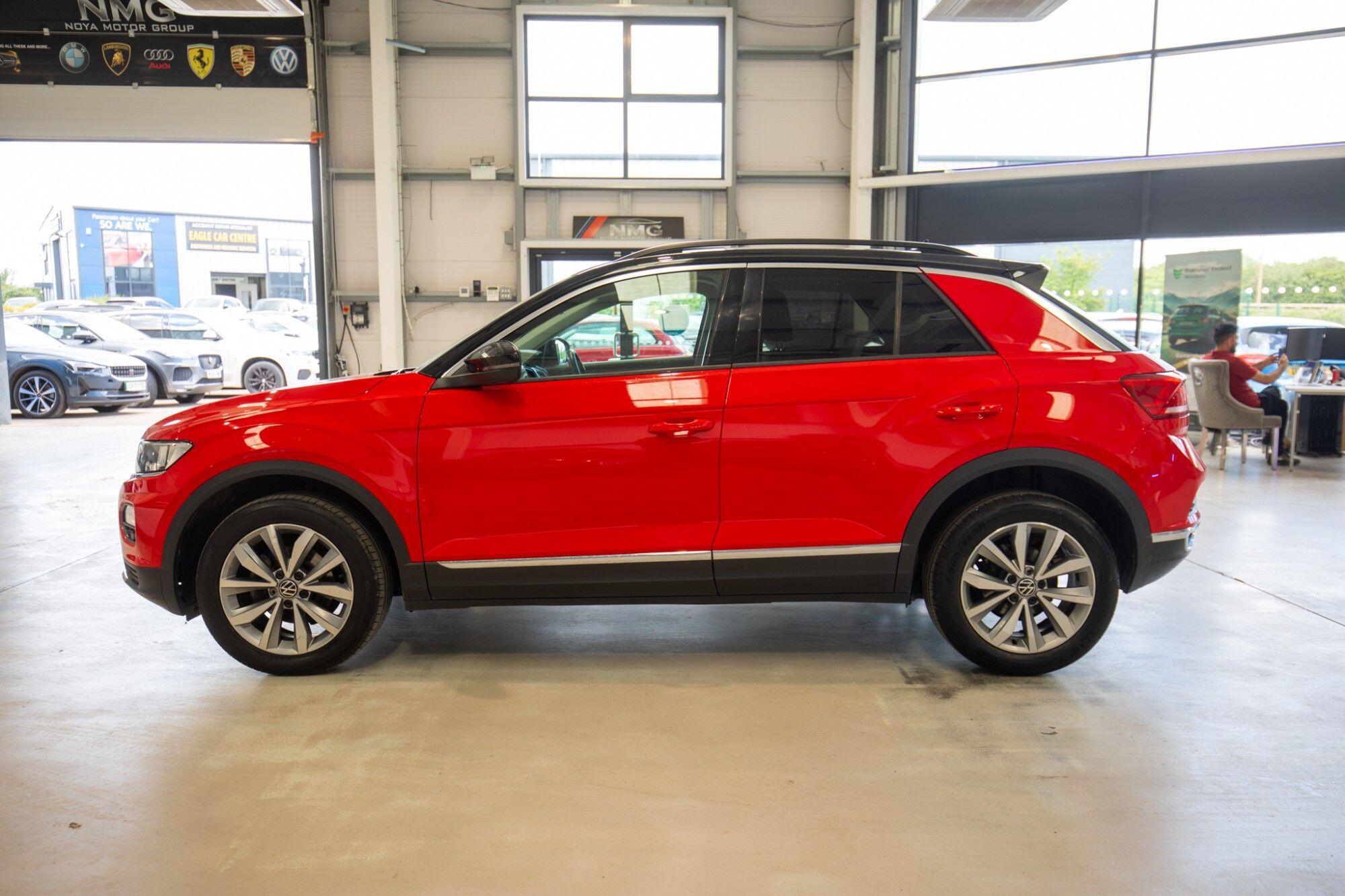 Volkswagen T-Roc view 30